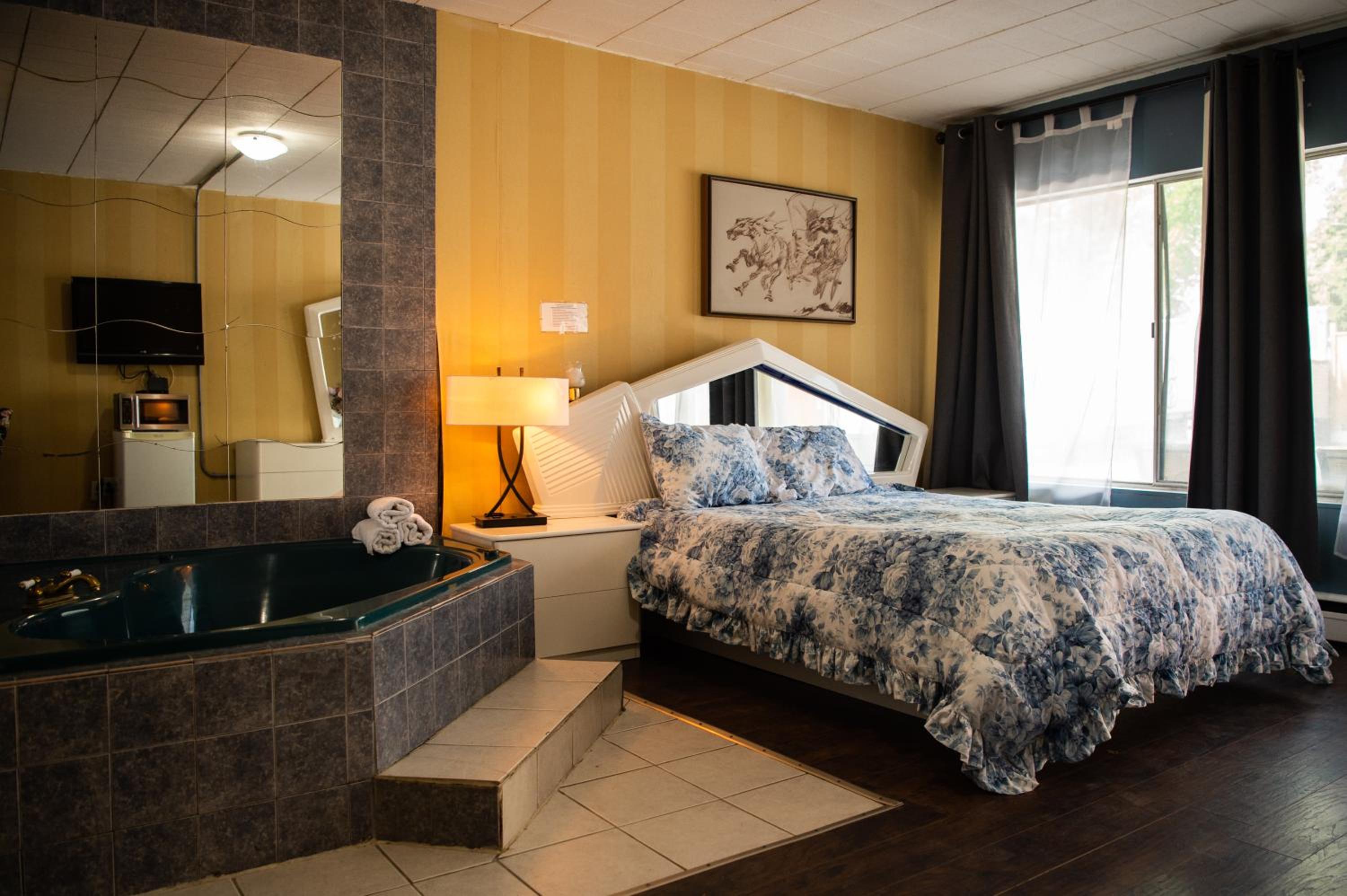 Advance Inn