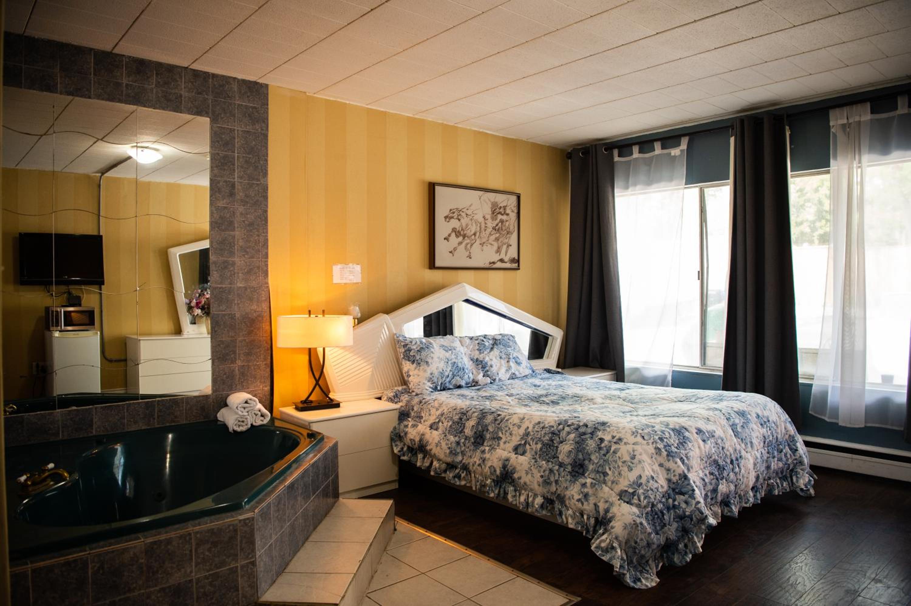 Advance Inn