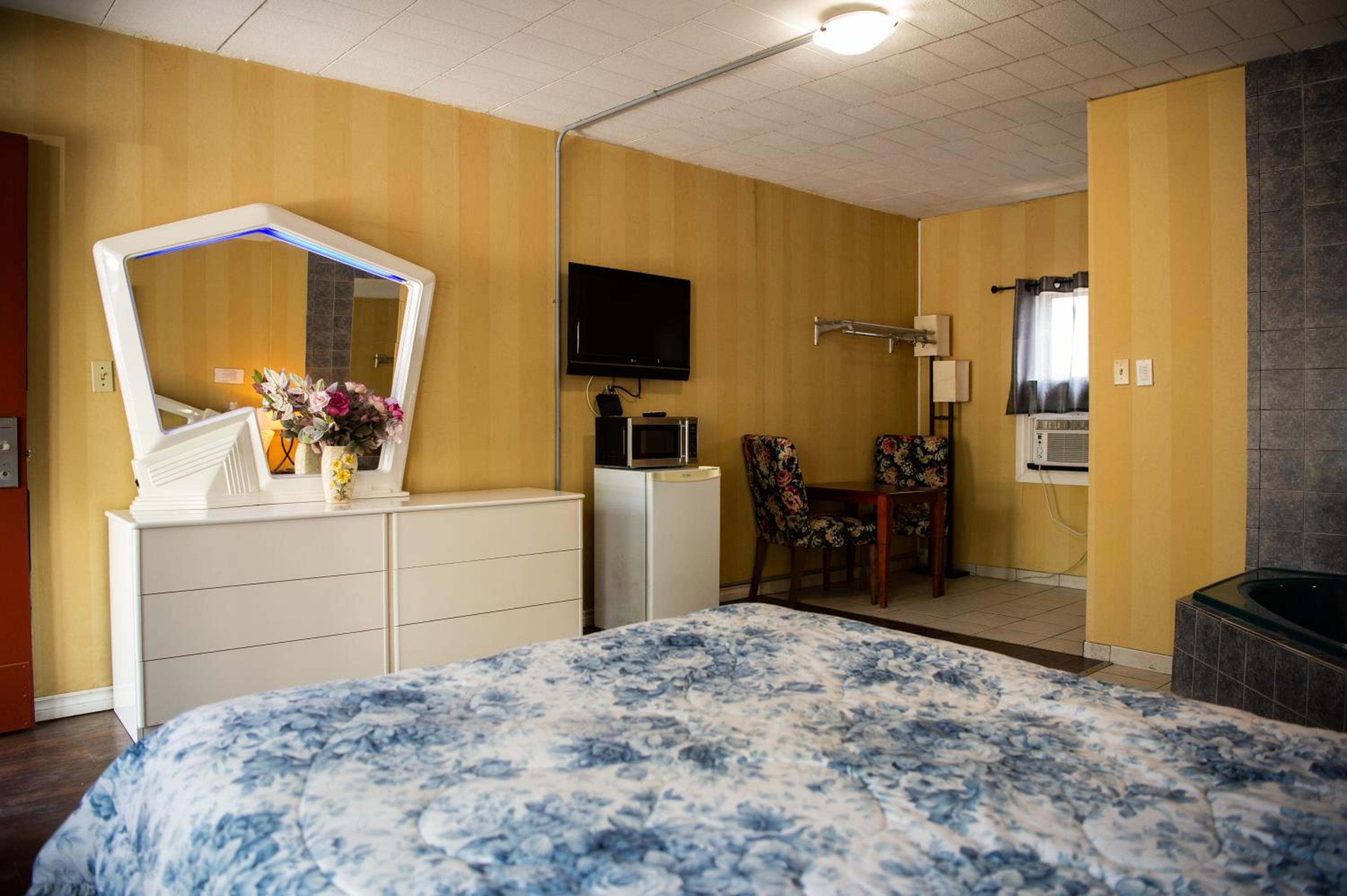 Advance Inn