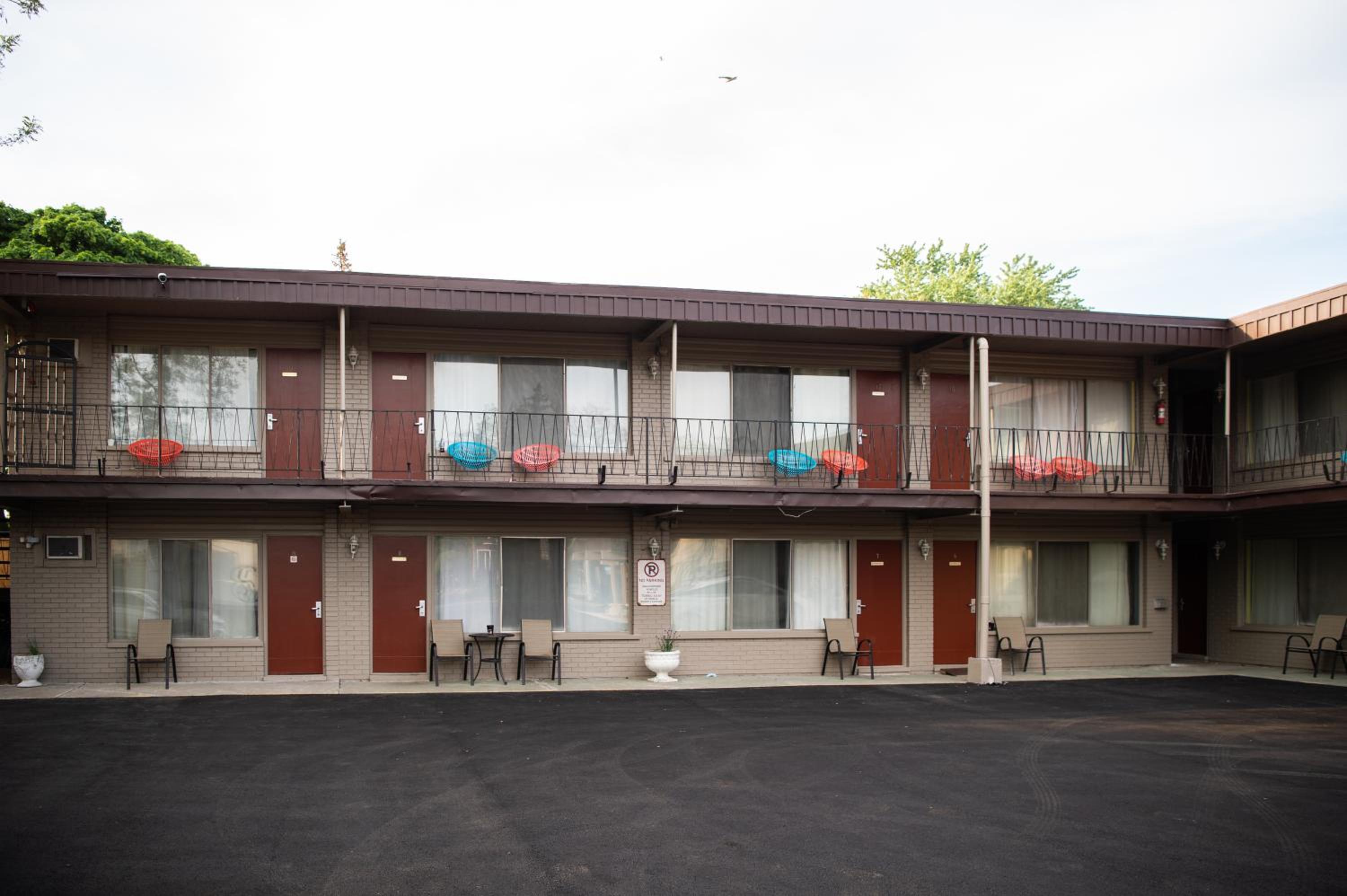 Advance Inn