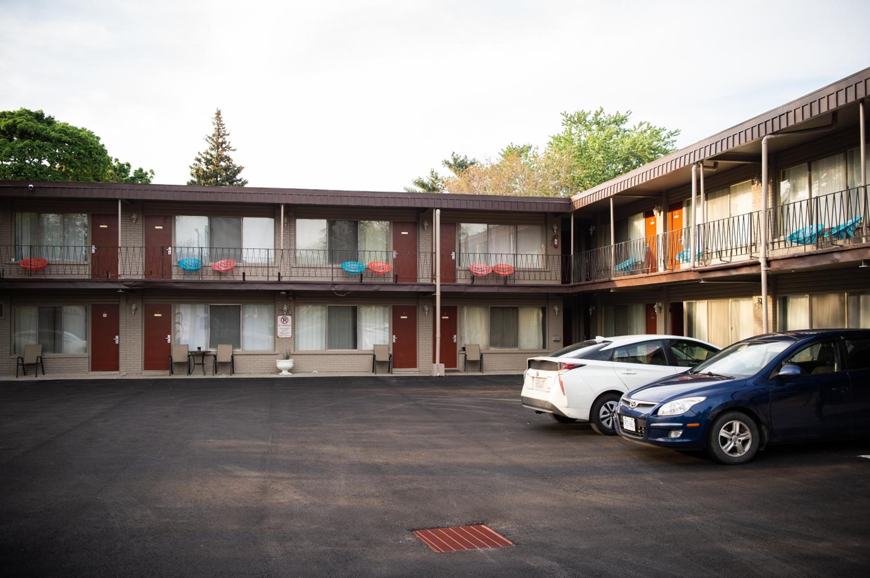 Advance Inn