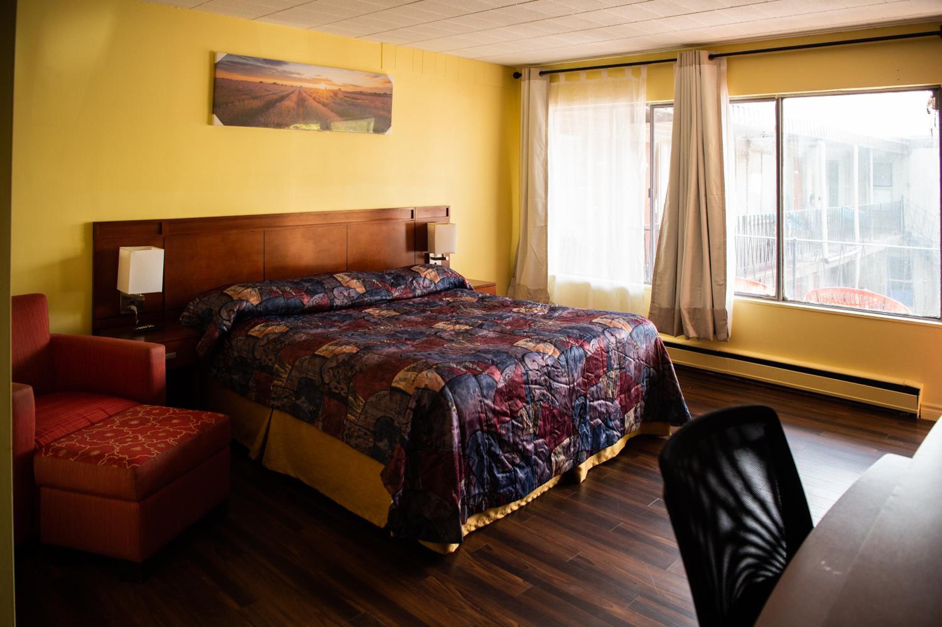 Advance Inn