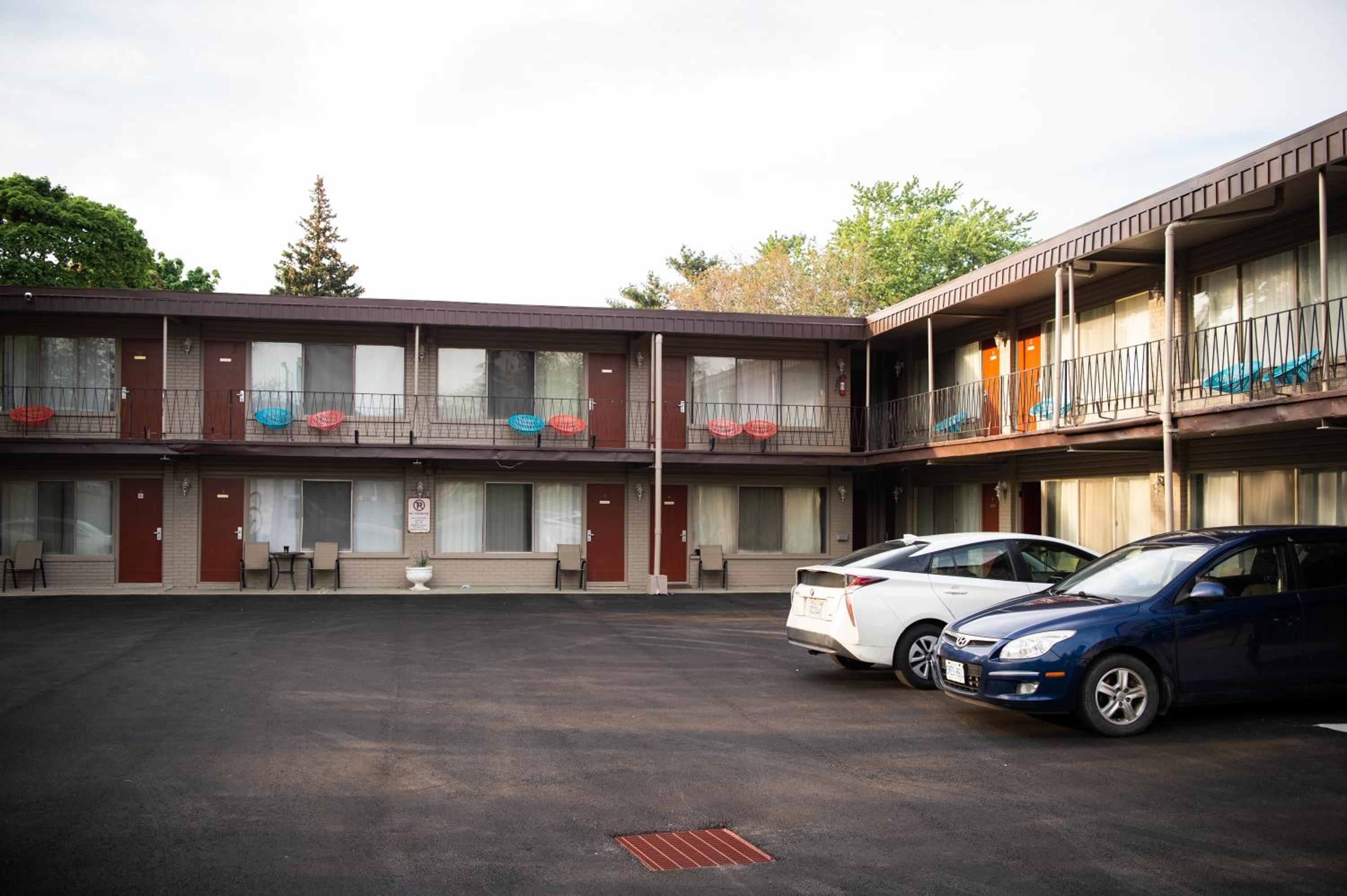 Advance Inn