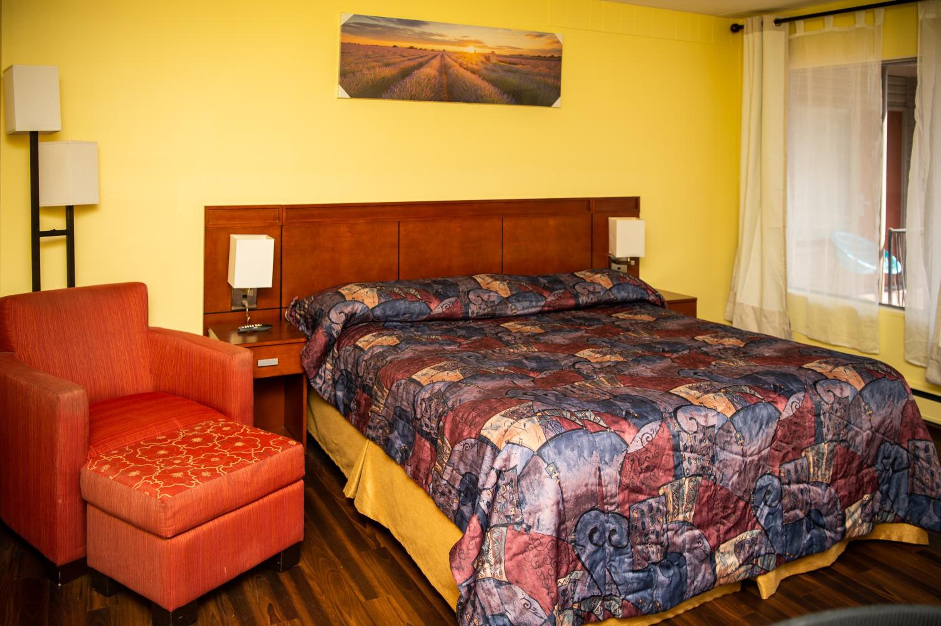 Advance Inn