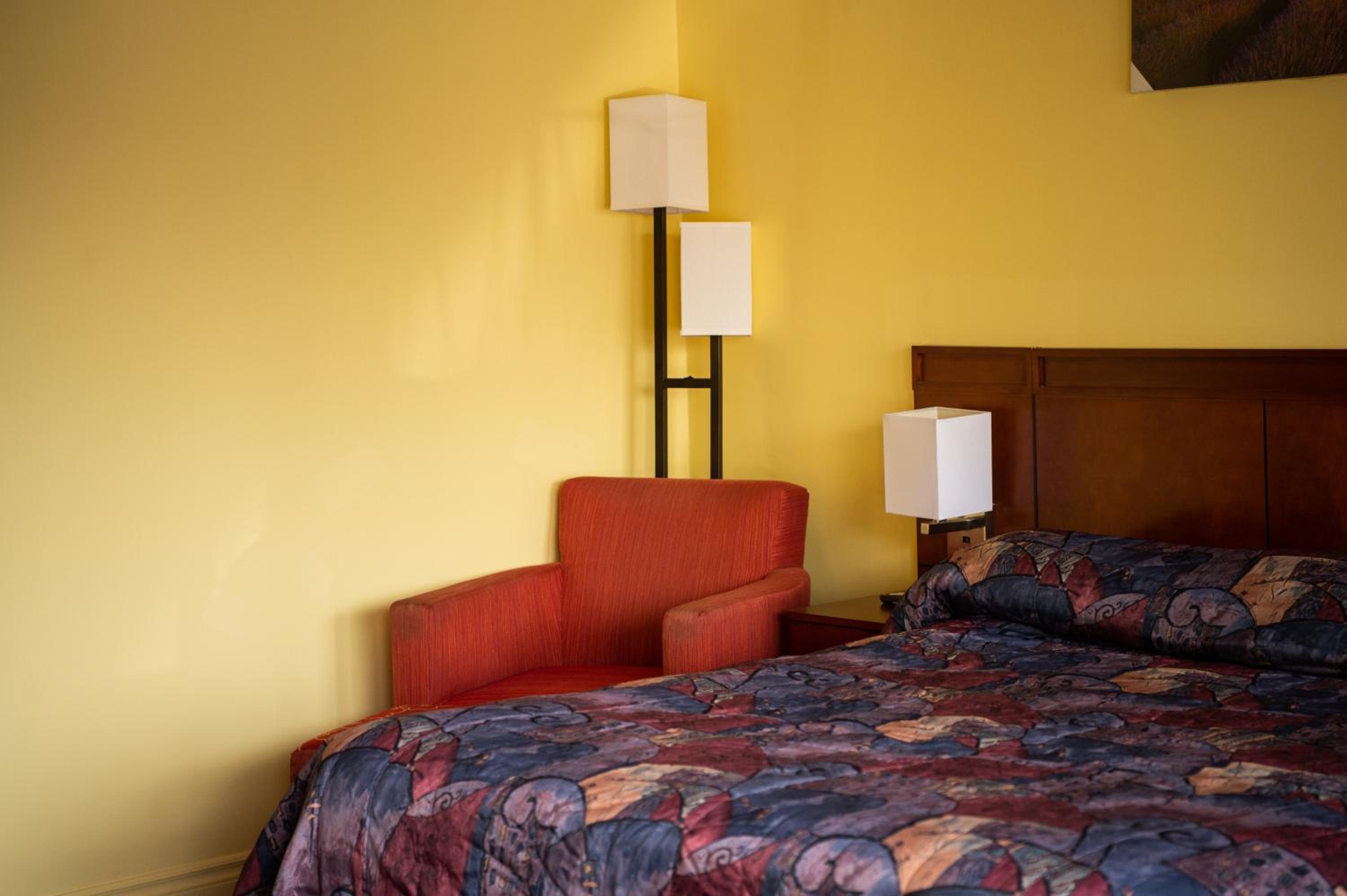 Advance Inn