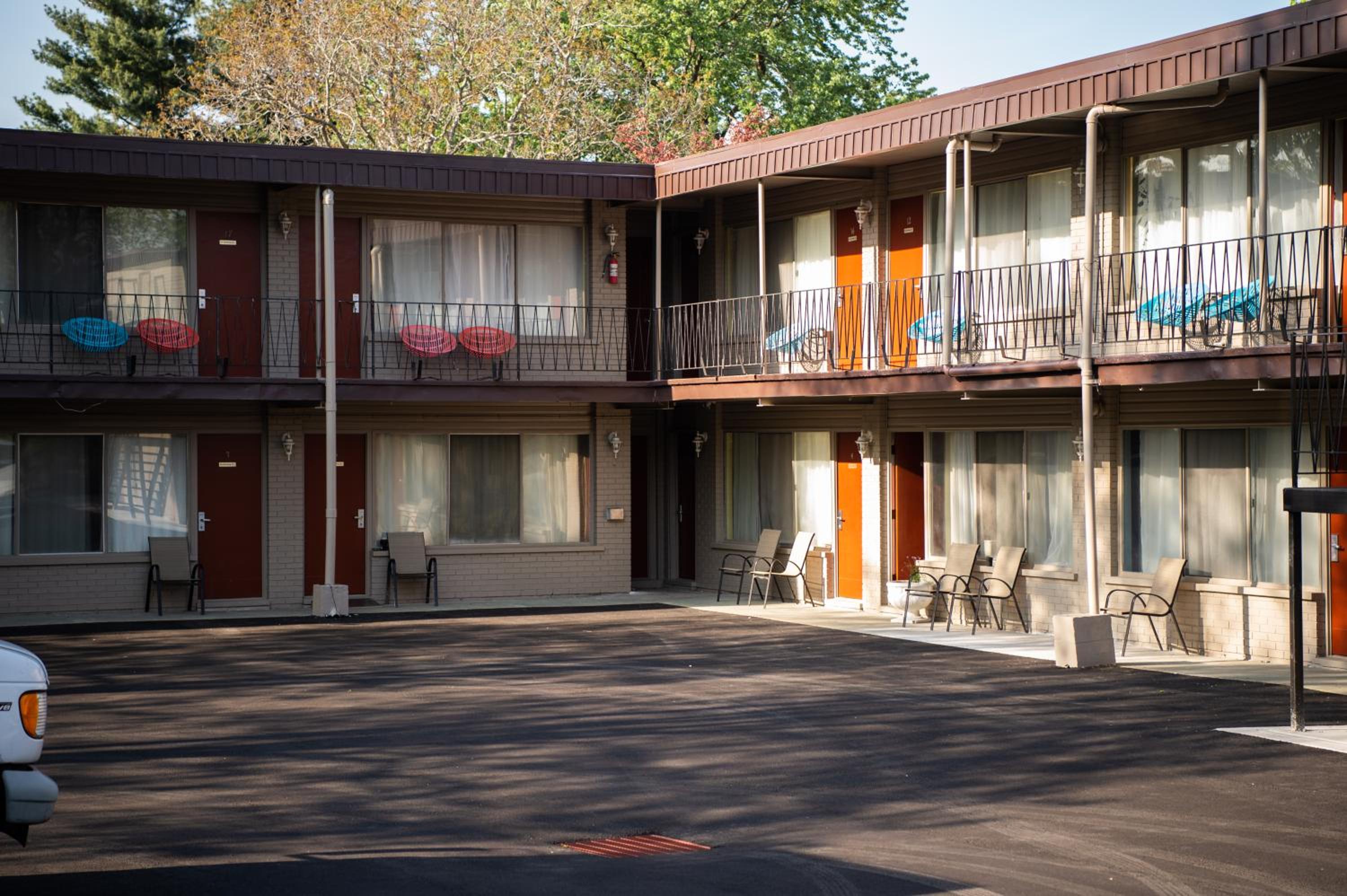 Advance Inn