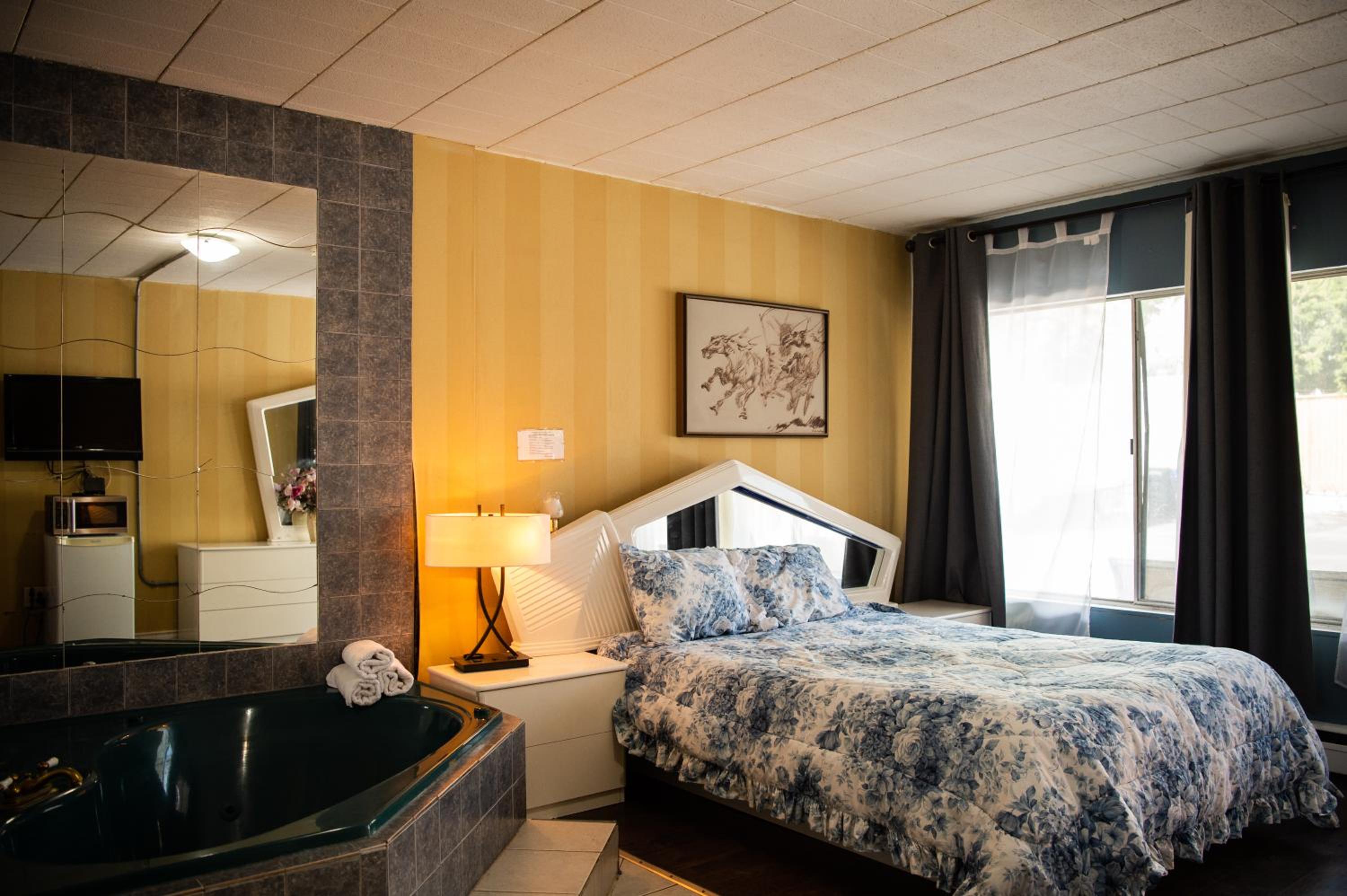 Advance Inn