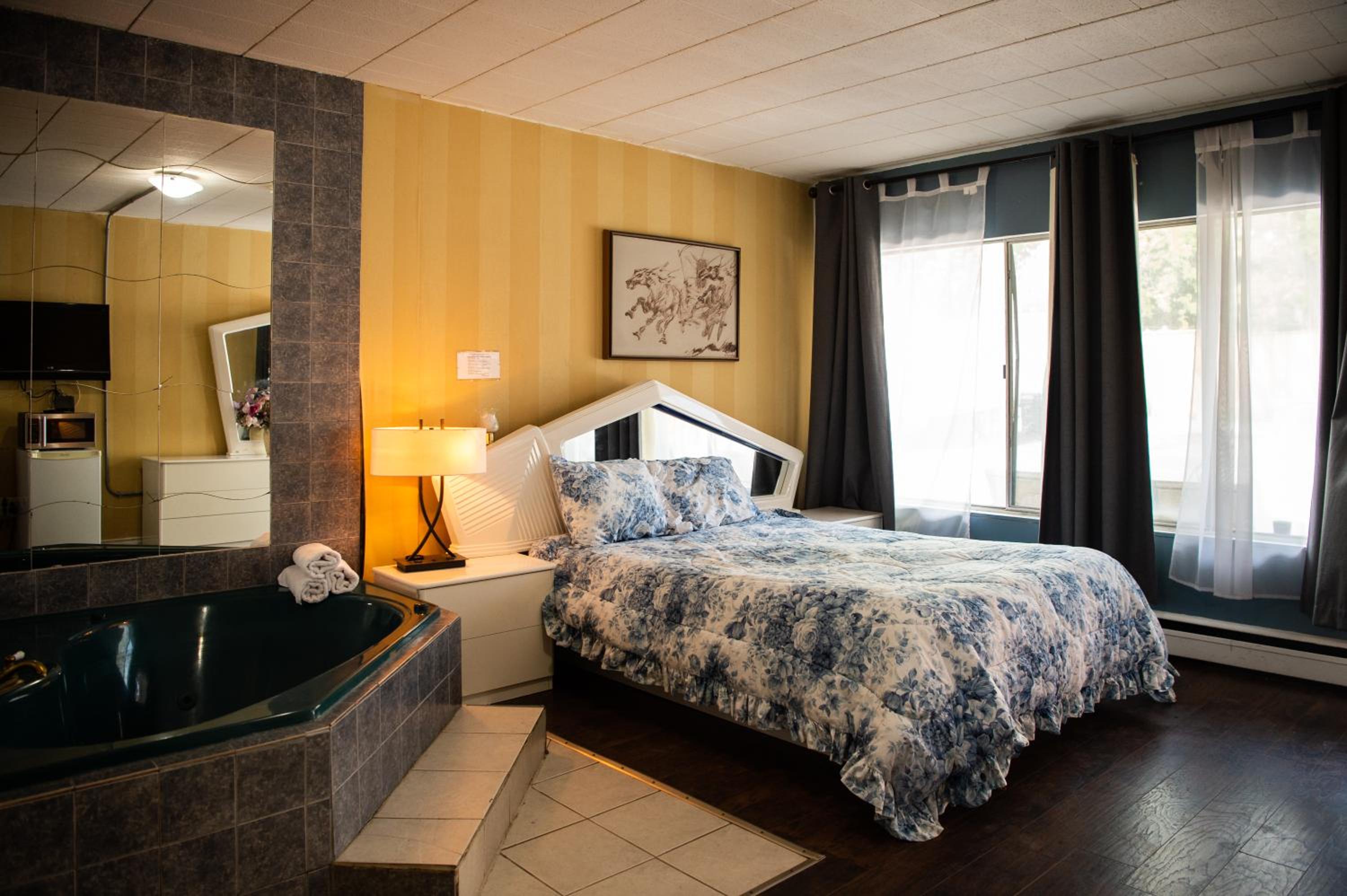Advance Inn