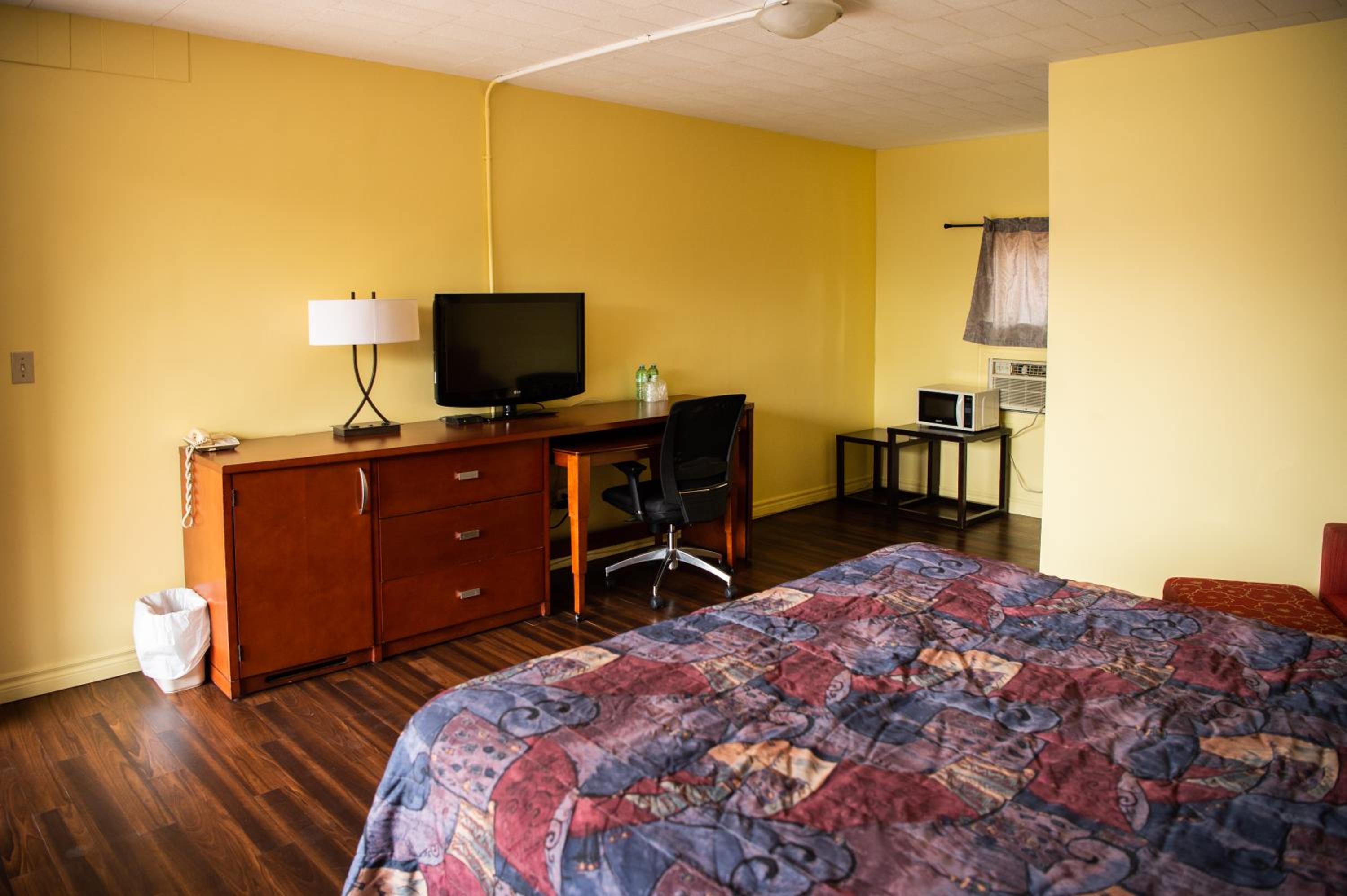 Advance Inn