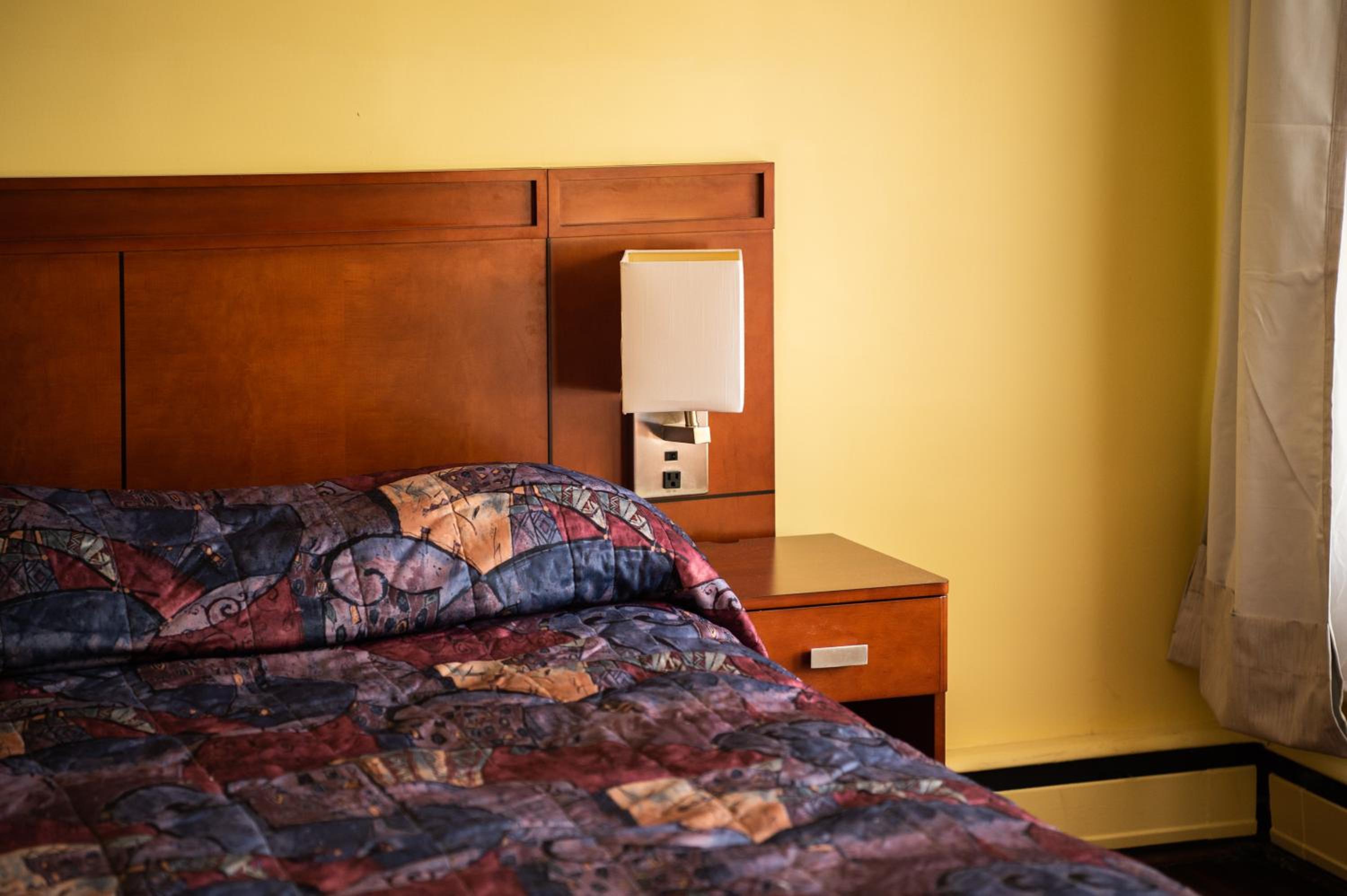 Advance Inn