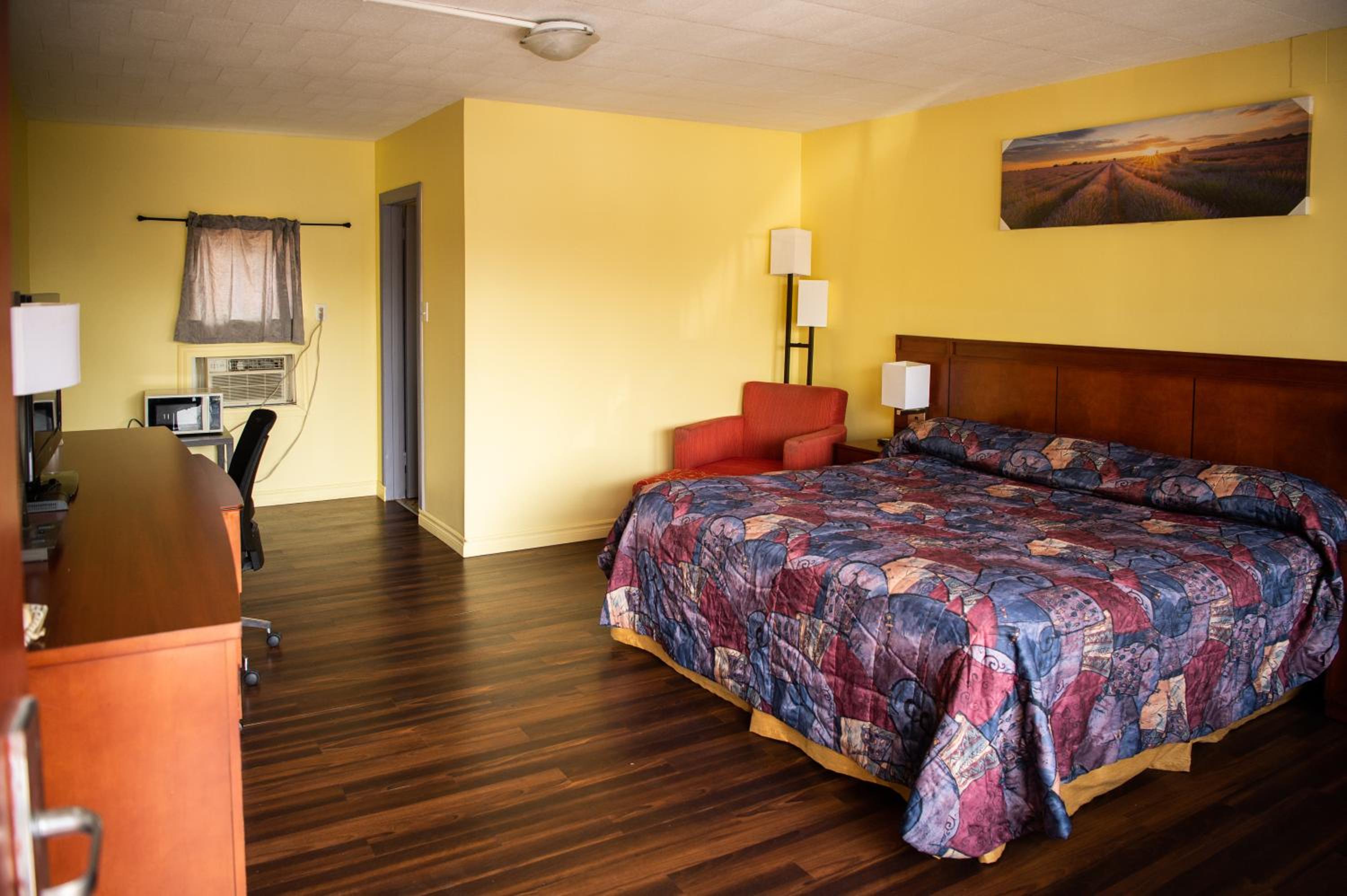 Advance Inn