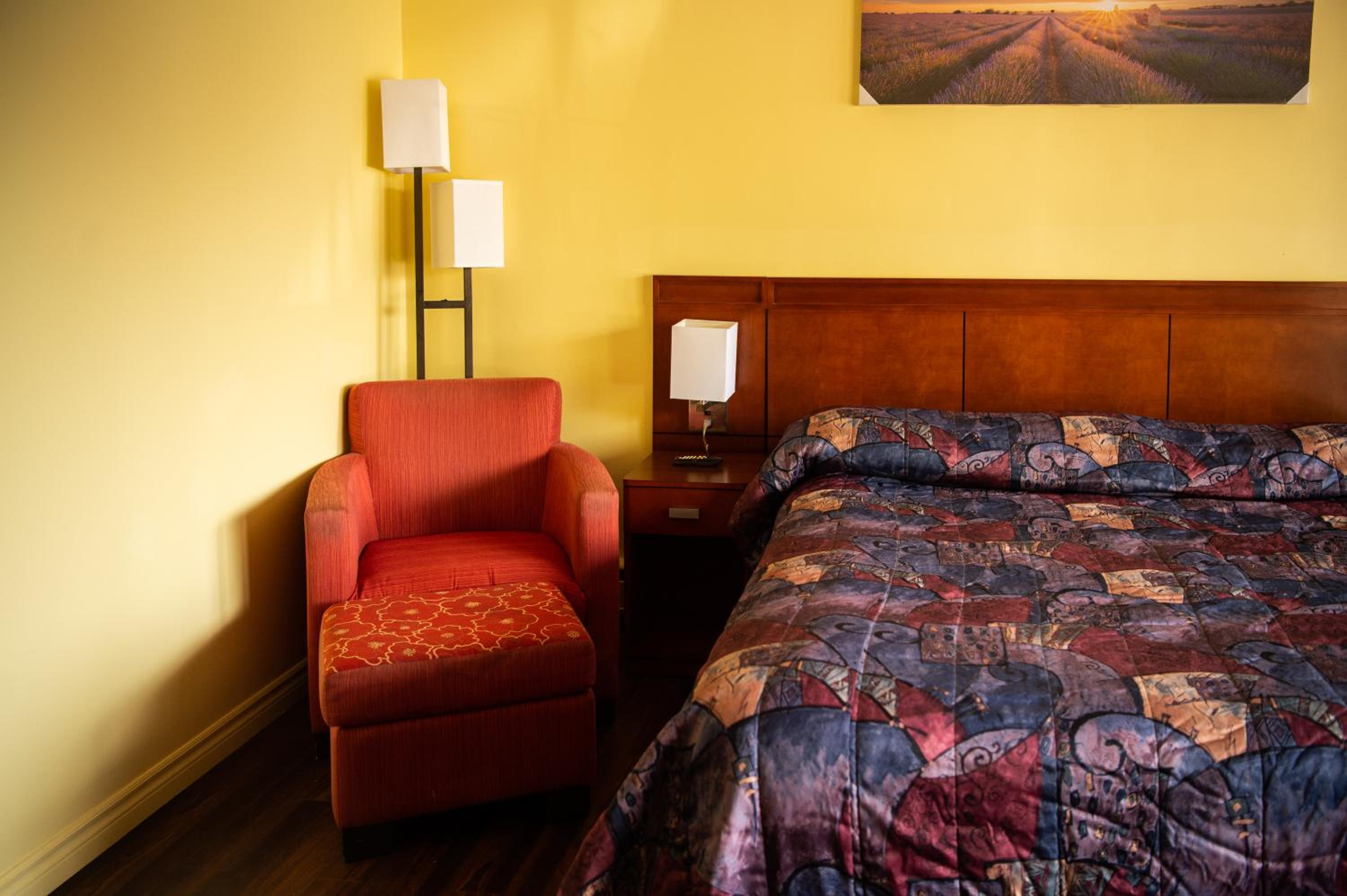 Advance Inn