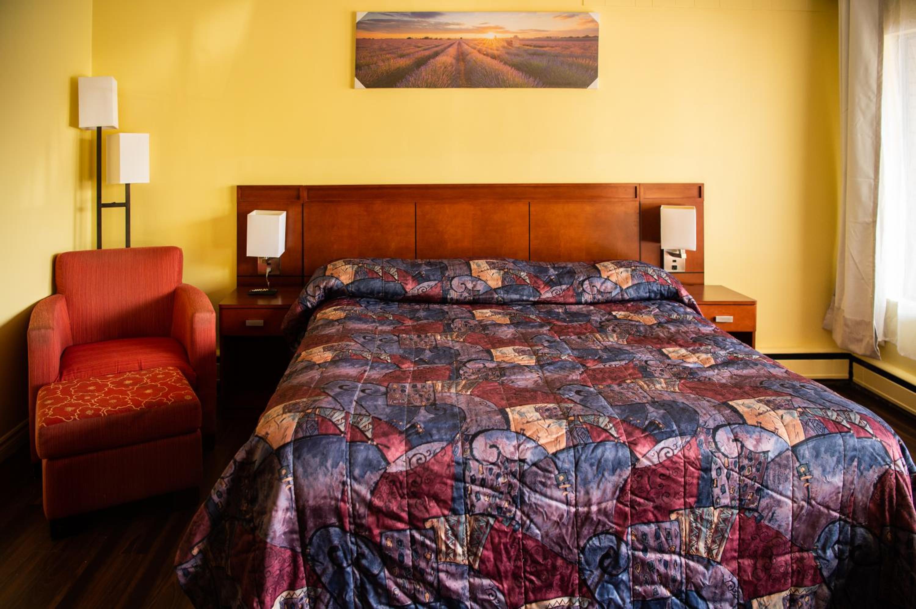 Advance Inn