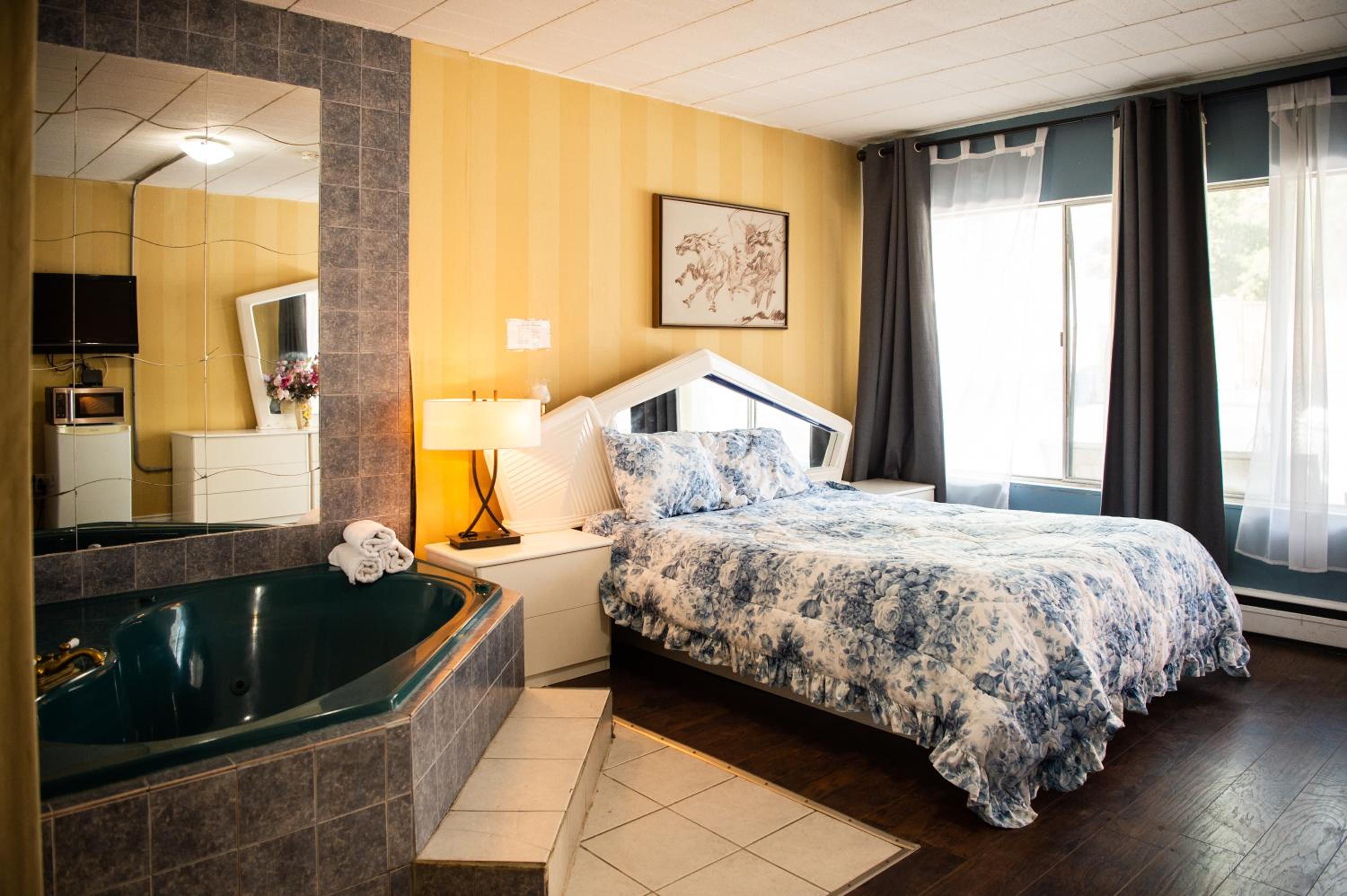Advance Inn