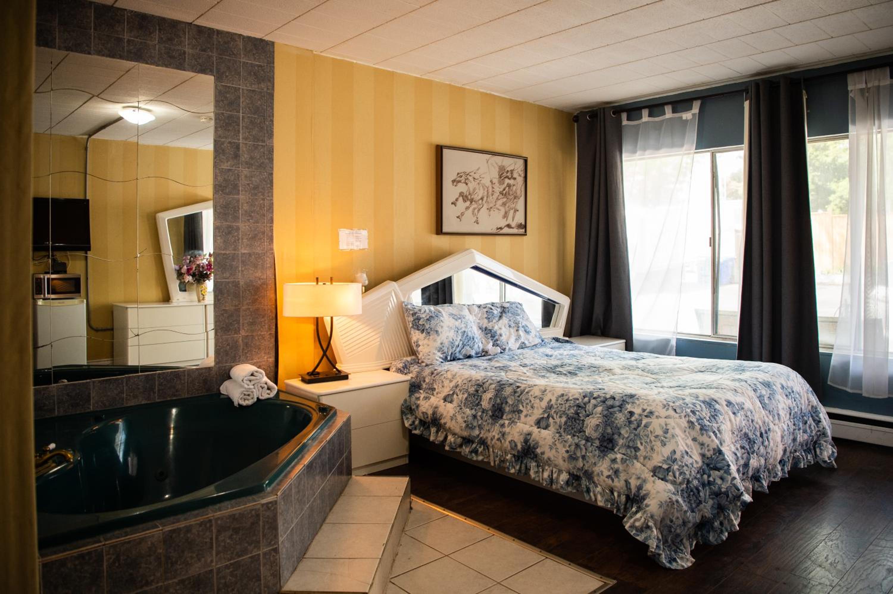 Advance Inn