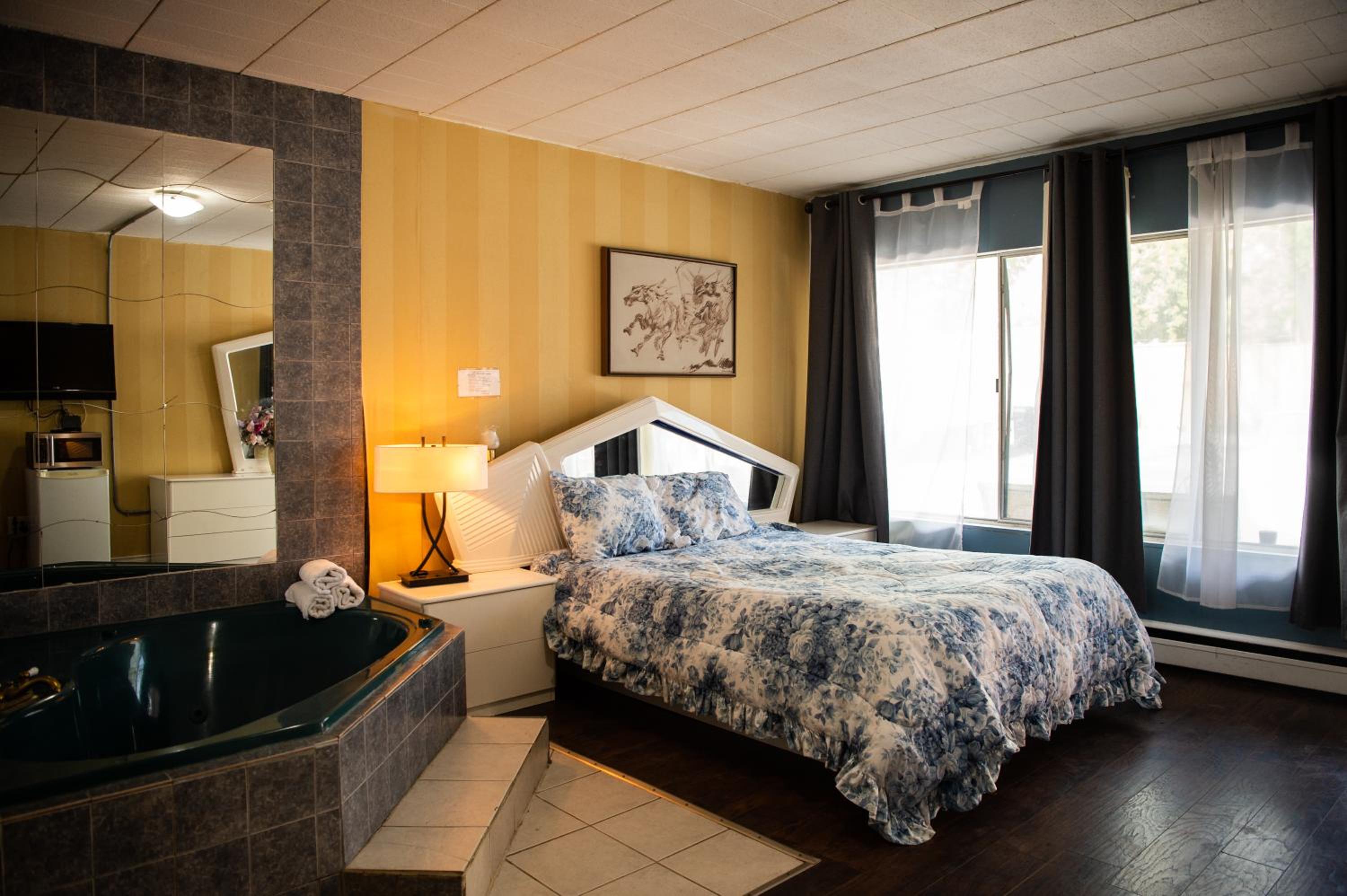 Advance Inn