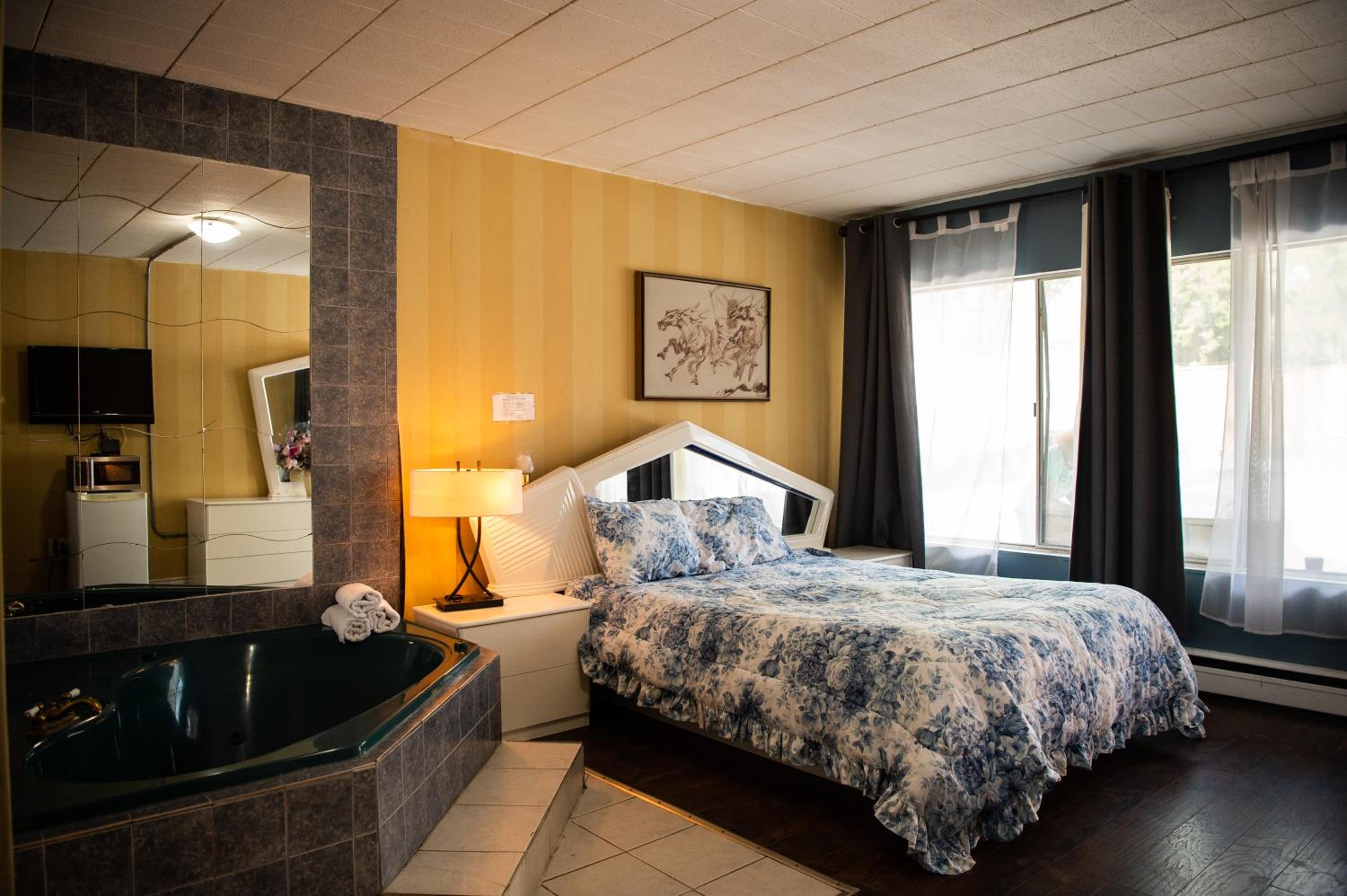 Advance Inn