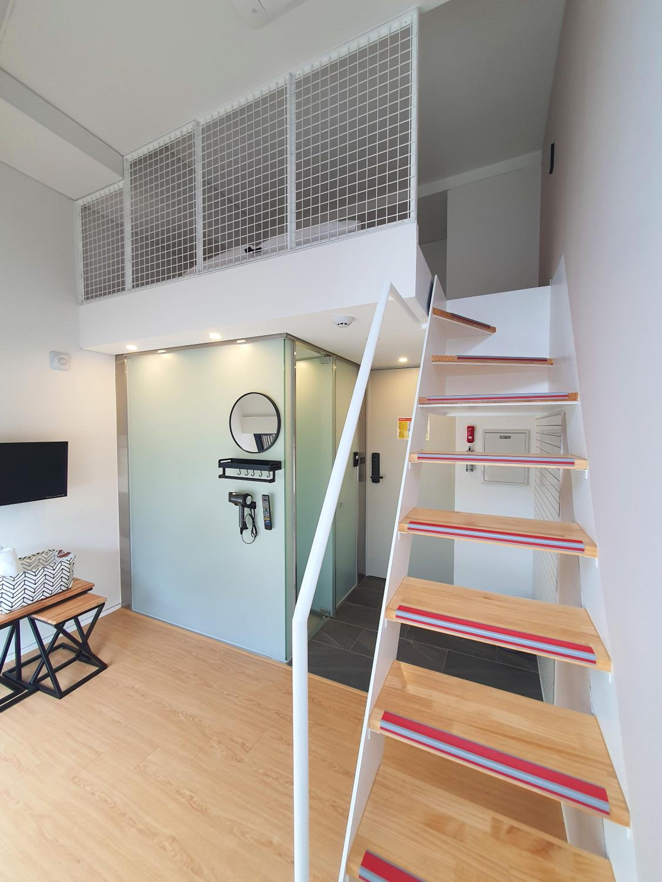 YOLO Guesthouse