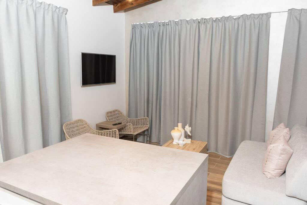 Tradewinds Apartments Simpson Bay