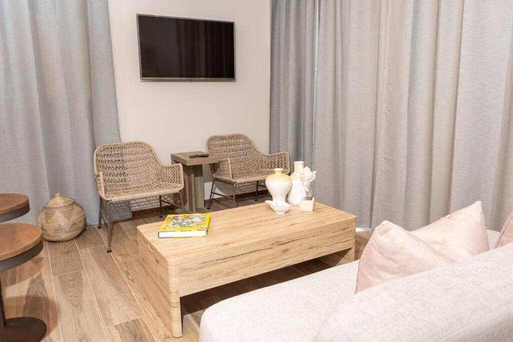 Tradewinds Apartments Simpson Bay