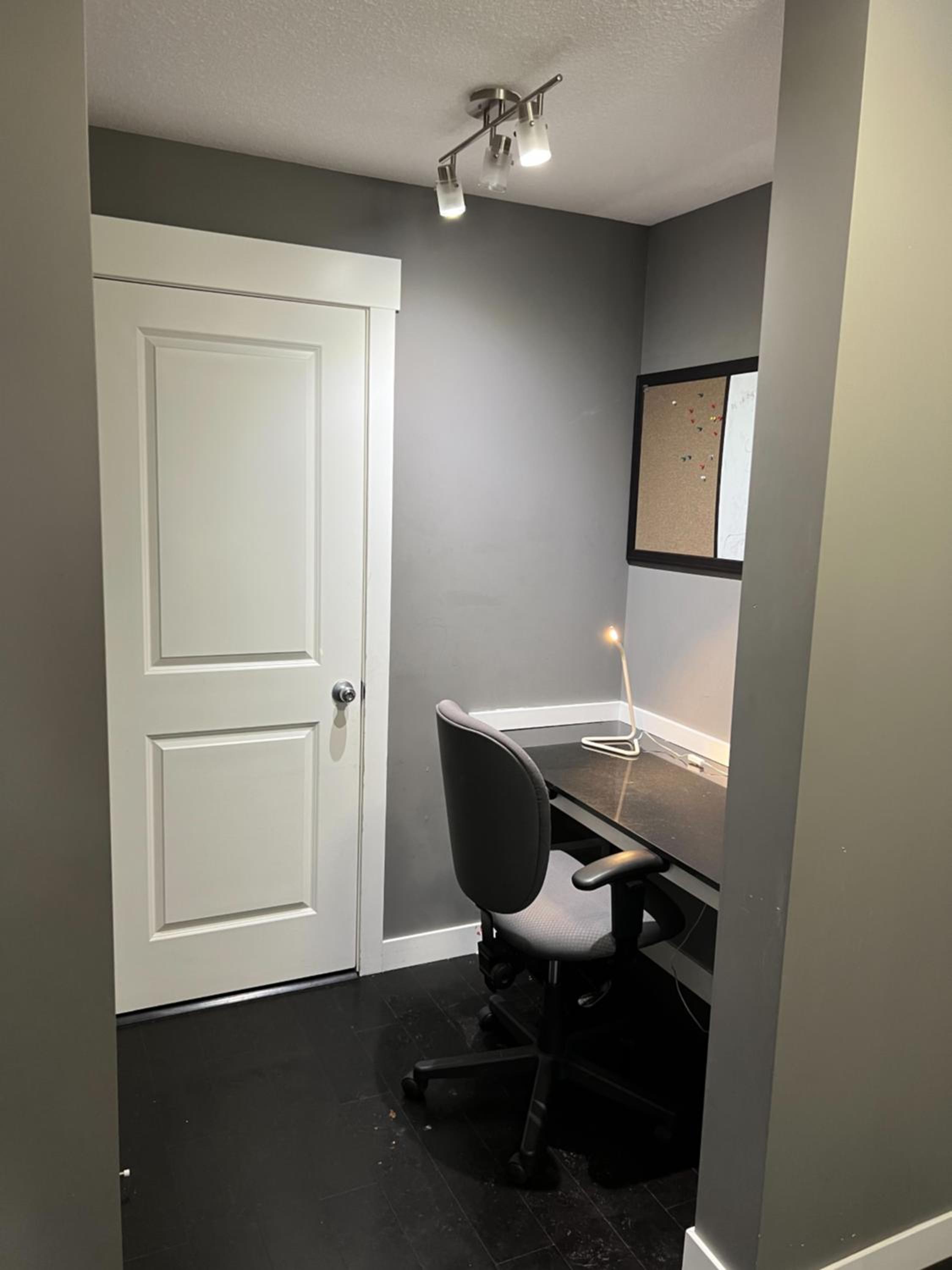 Lovely 2 bedroom 2 bathroom plus den