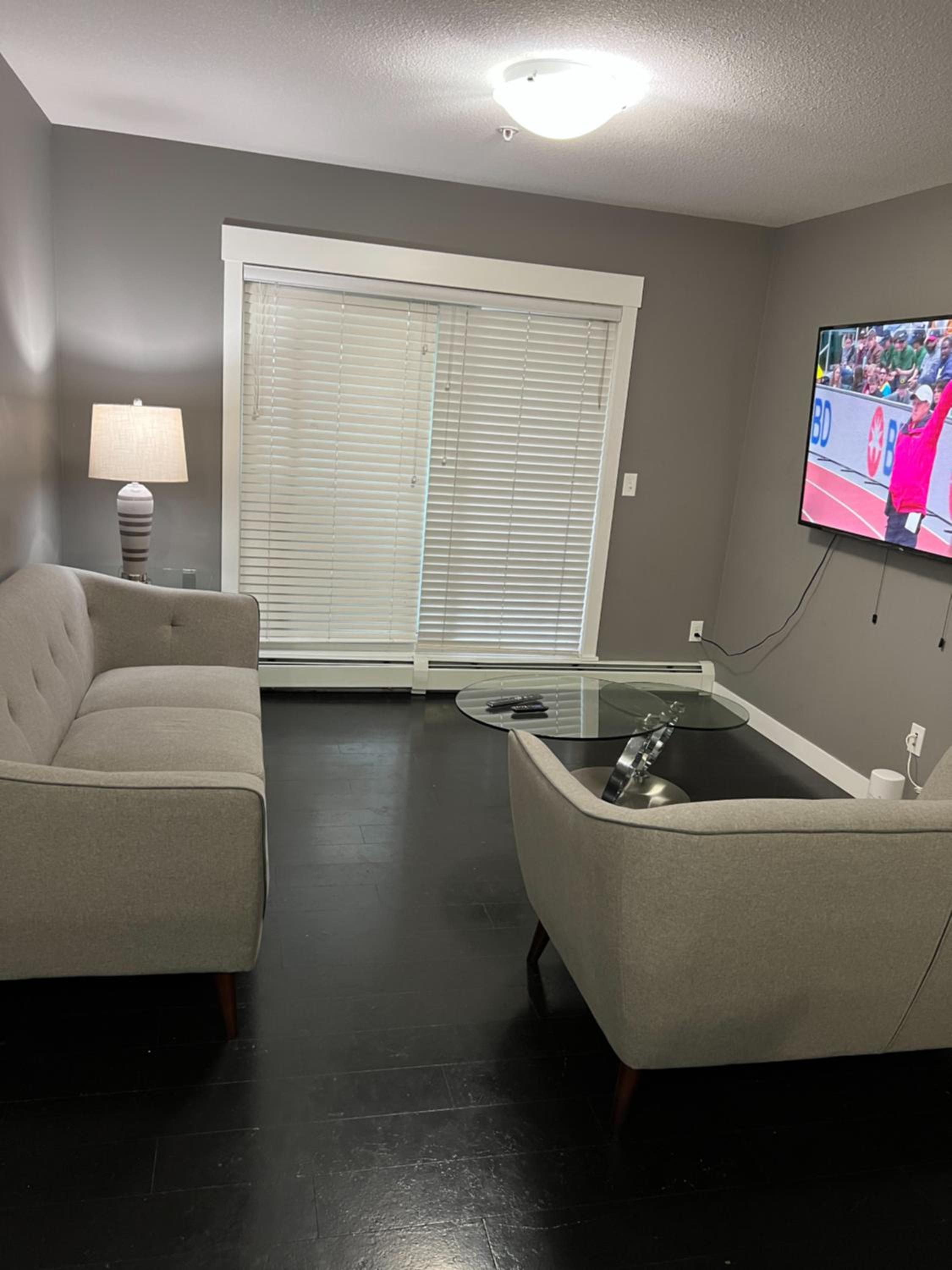 Lovely 2 bedroom 2 bathroom plus den