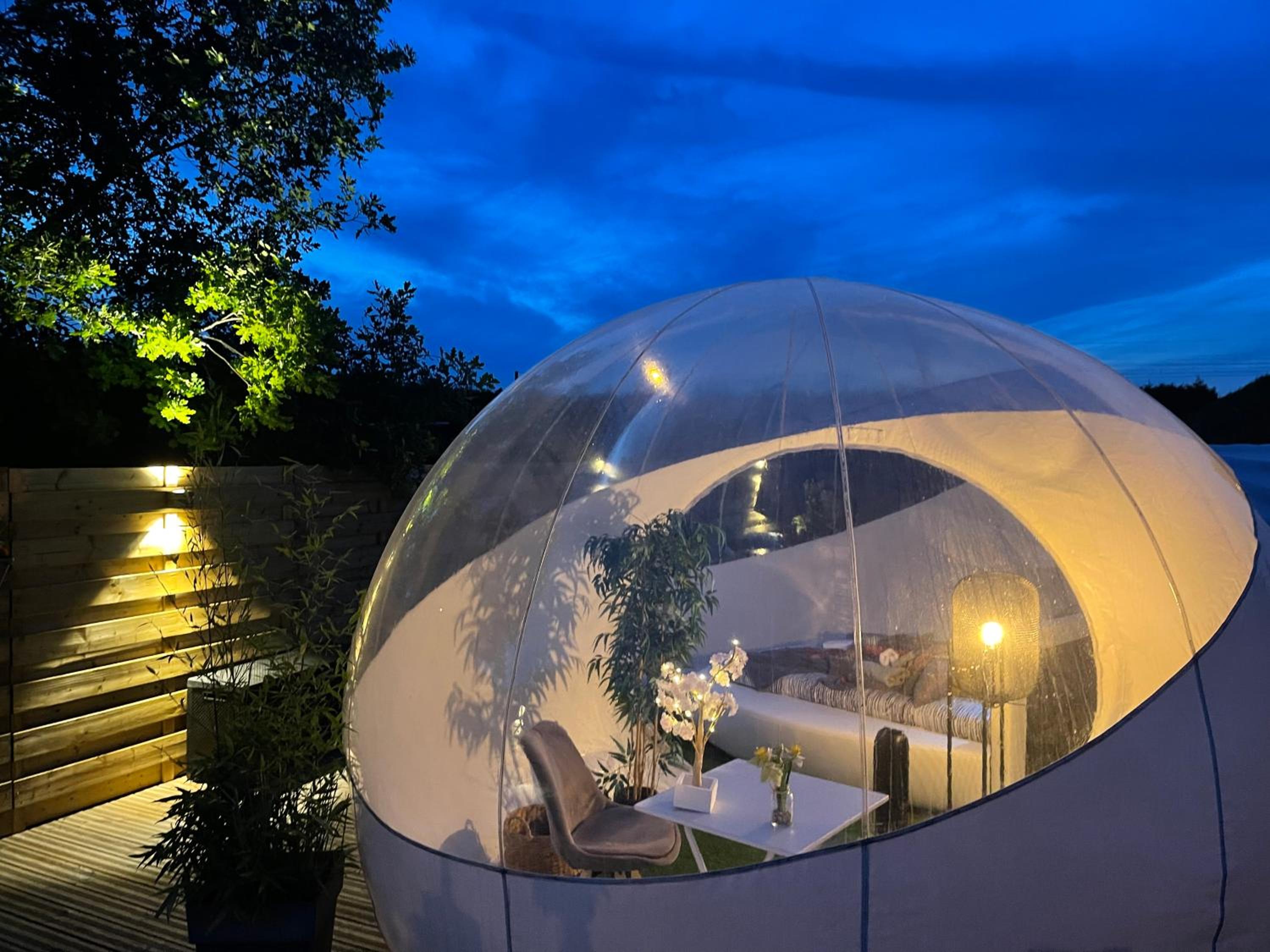 Dôme du puits avec jacuzzi et sauna privatif
