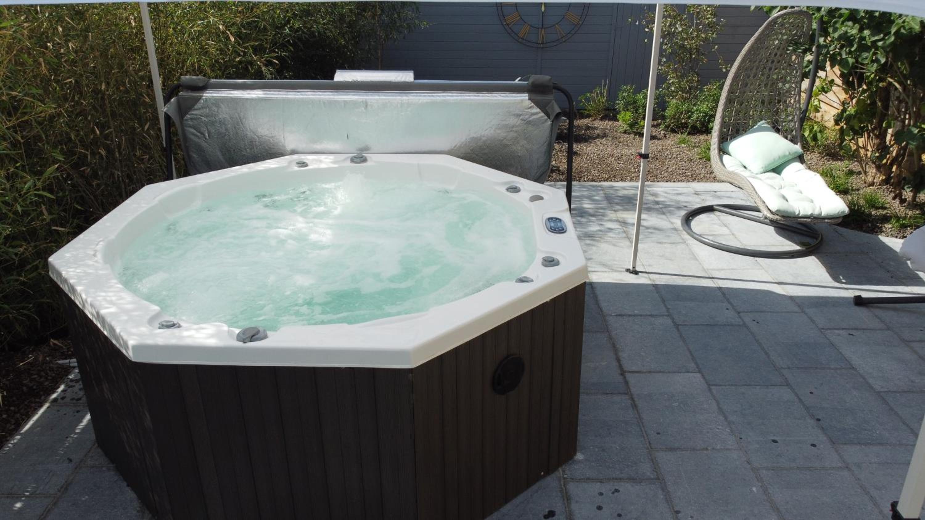 Dôme du puits avec jacuzzi et sauna privatif