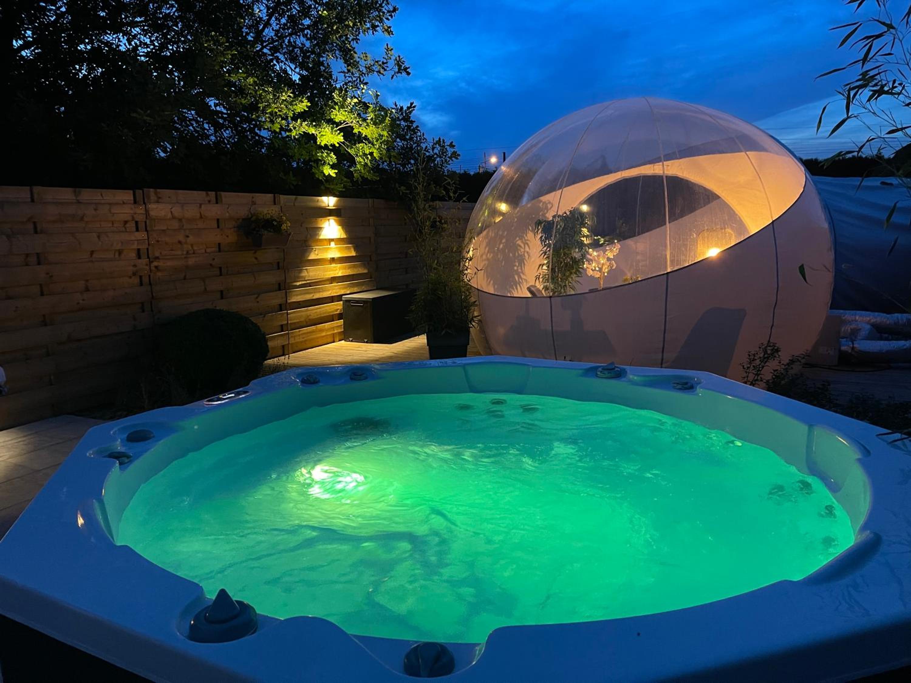 Dôme du puits avec jacuzzi et sauna privatif