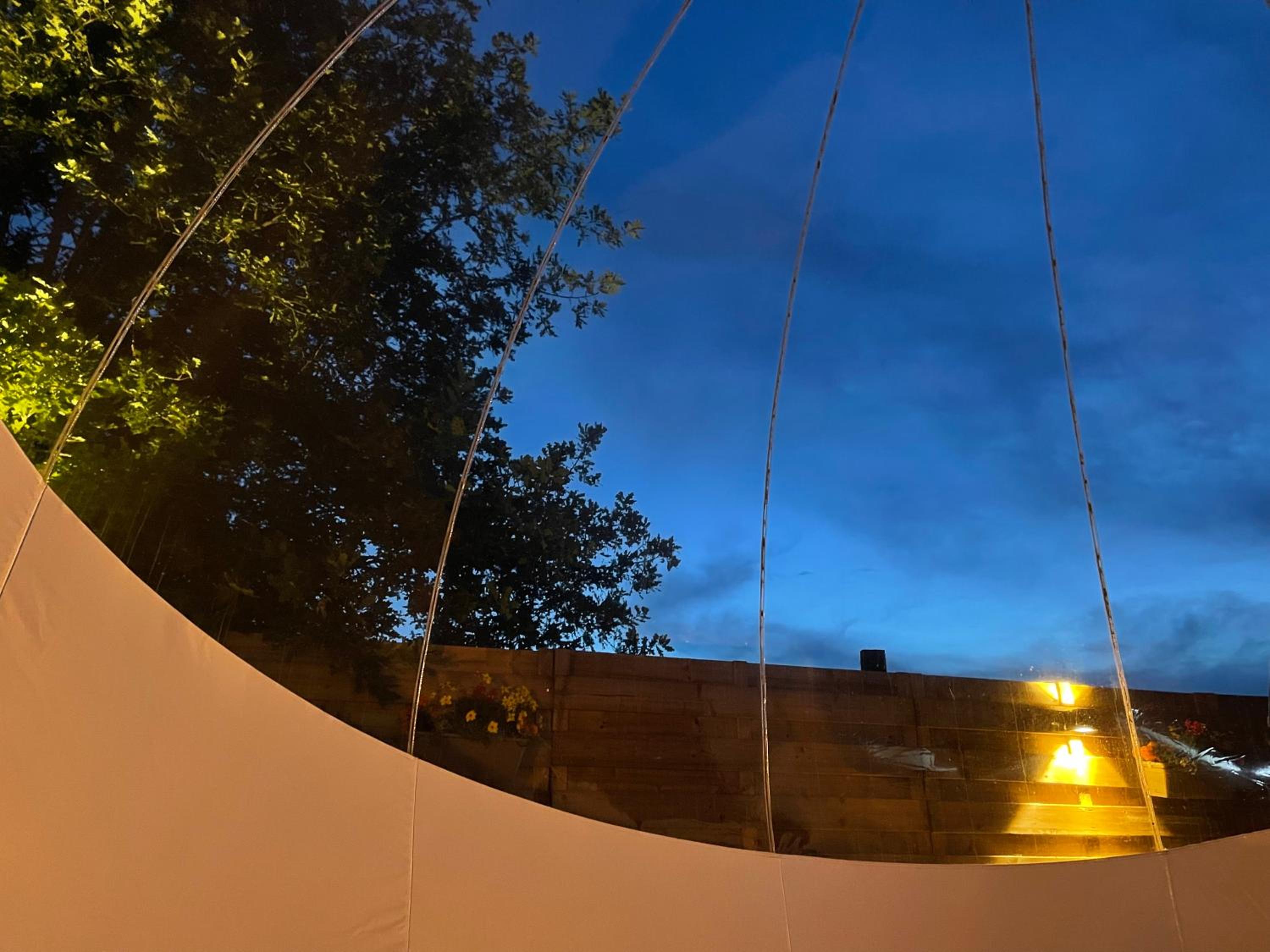 Dôme du puits avec jacuzzi et sauna privatif