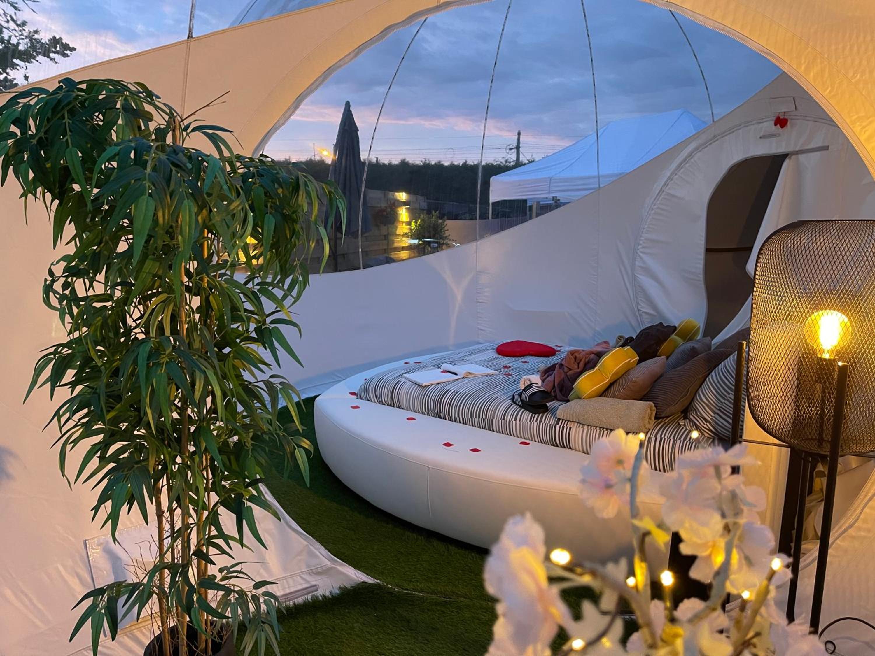 Dôme du puits avec jacuzzi et sauna privatif