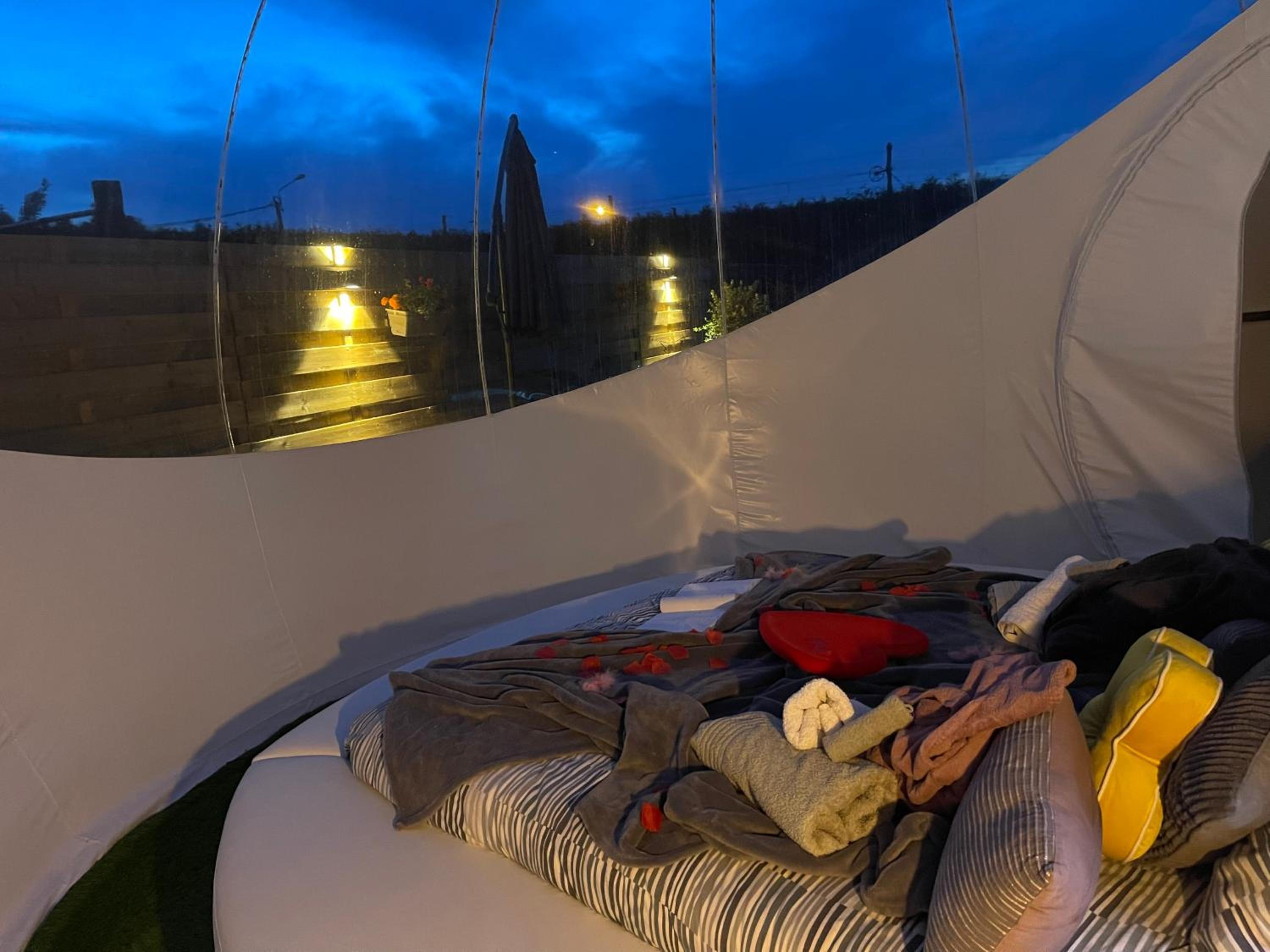 Dôme du puits avec jacuzzi et sauna privatif