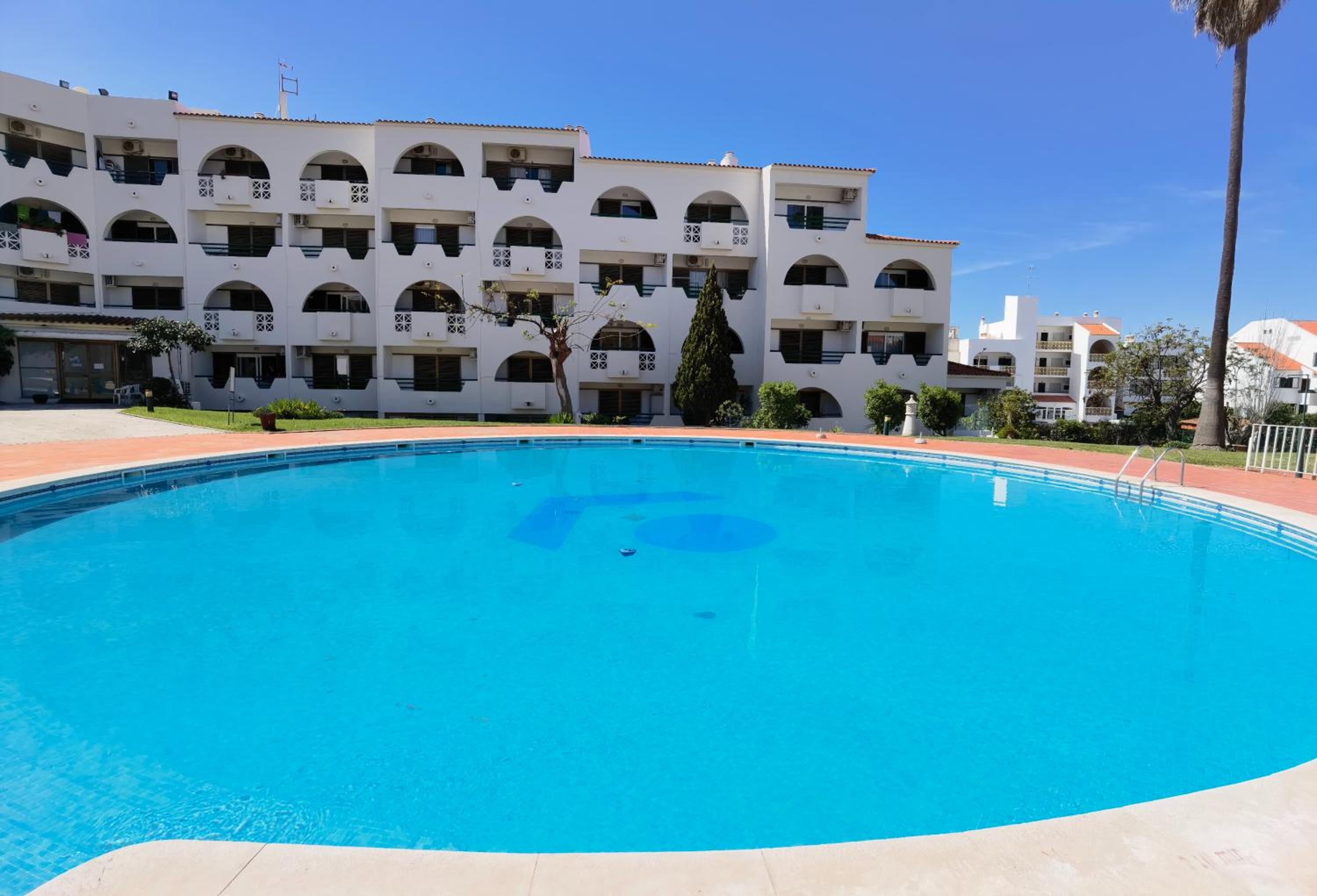 209 Modern Apartment in central Albufeira close to everything photo 2
