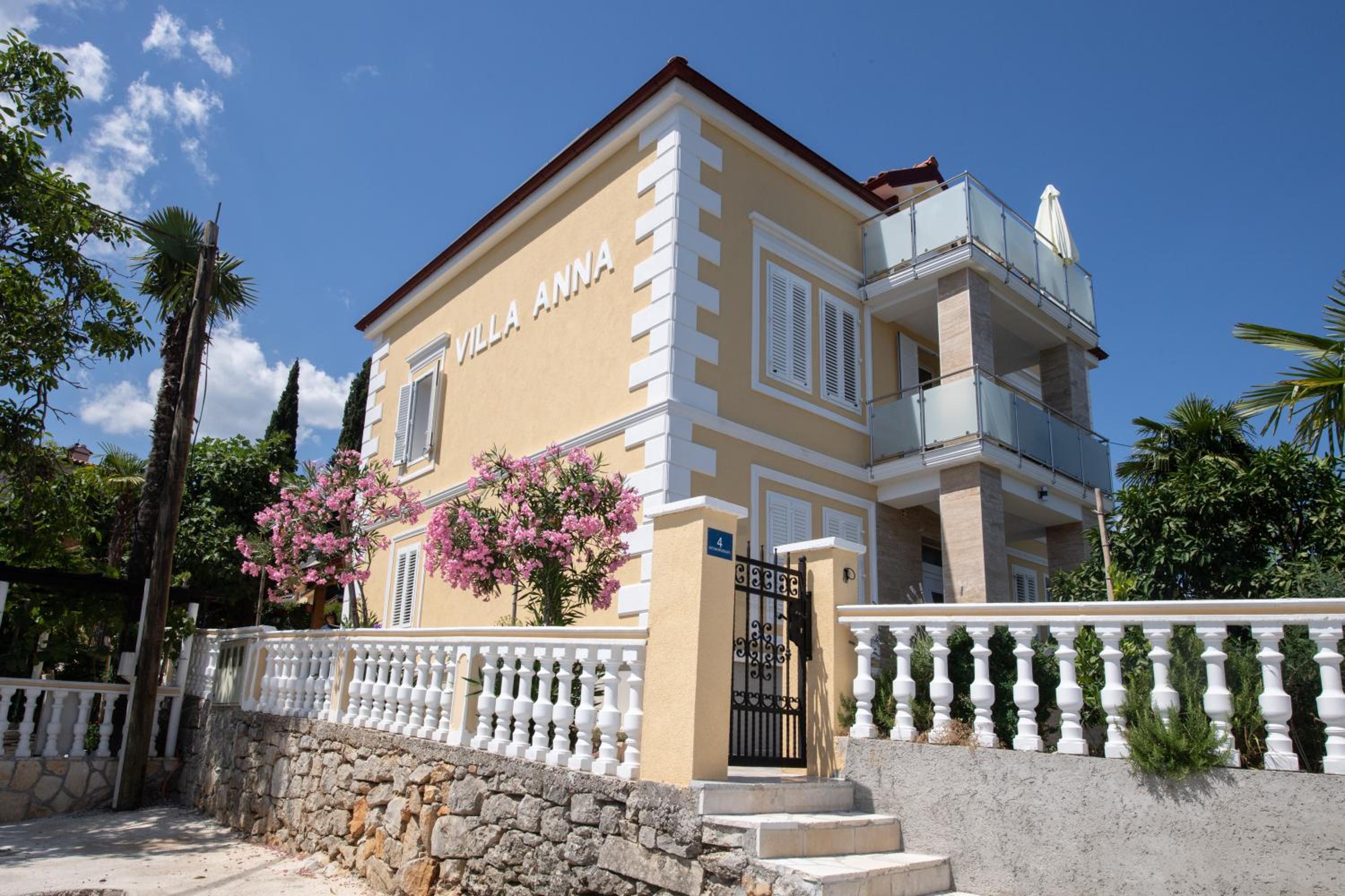 Villa Anna-potkrovlje view 3