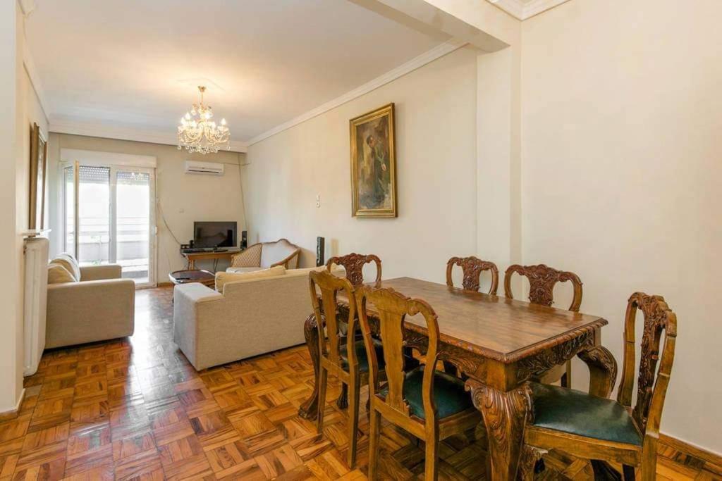 Central Classic 2-Bedroom Apartment photo 5