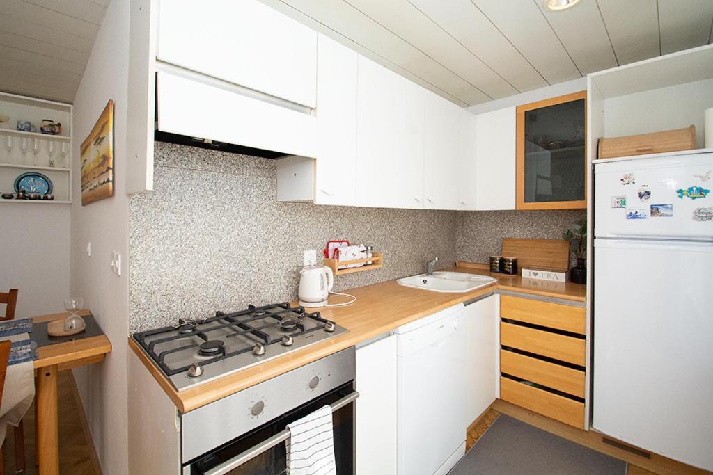 Magnolia Apartment - Free Private Parking view 2
