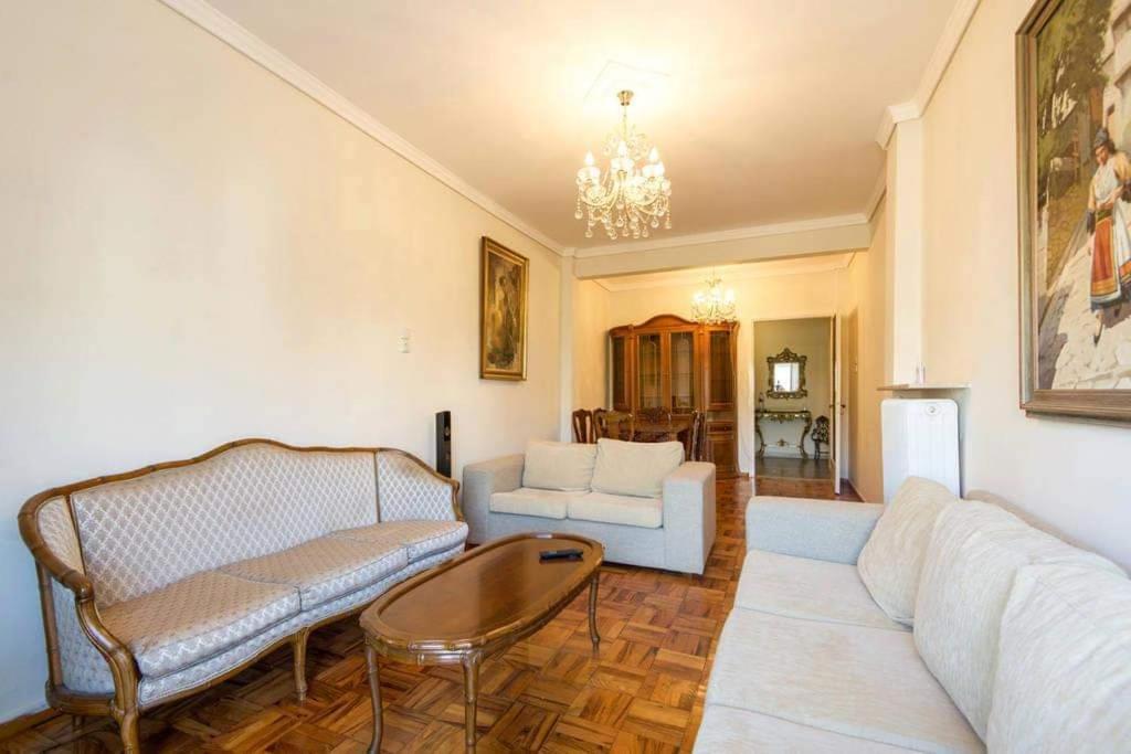 Central Classic 2-Bedroom Apartment photo 2