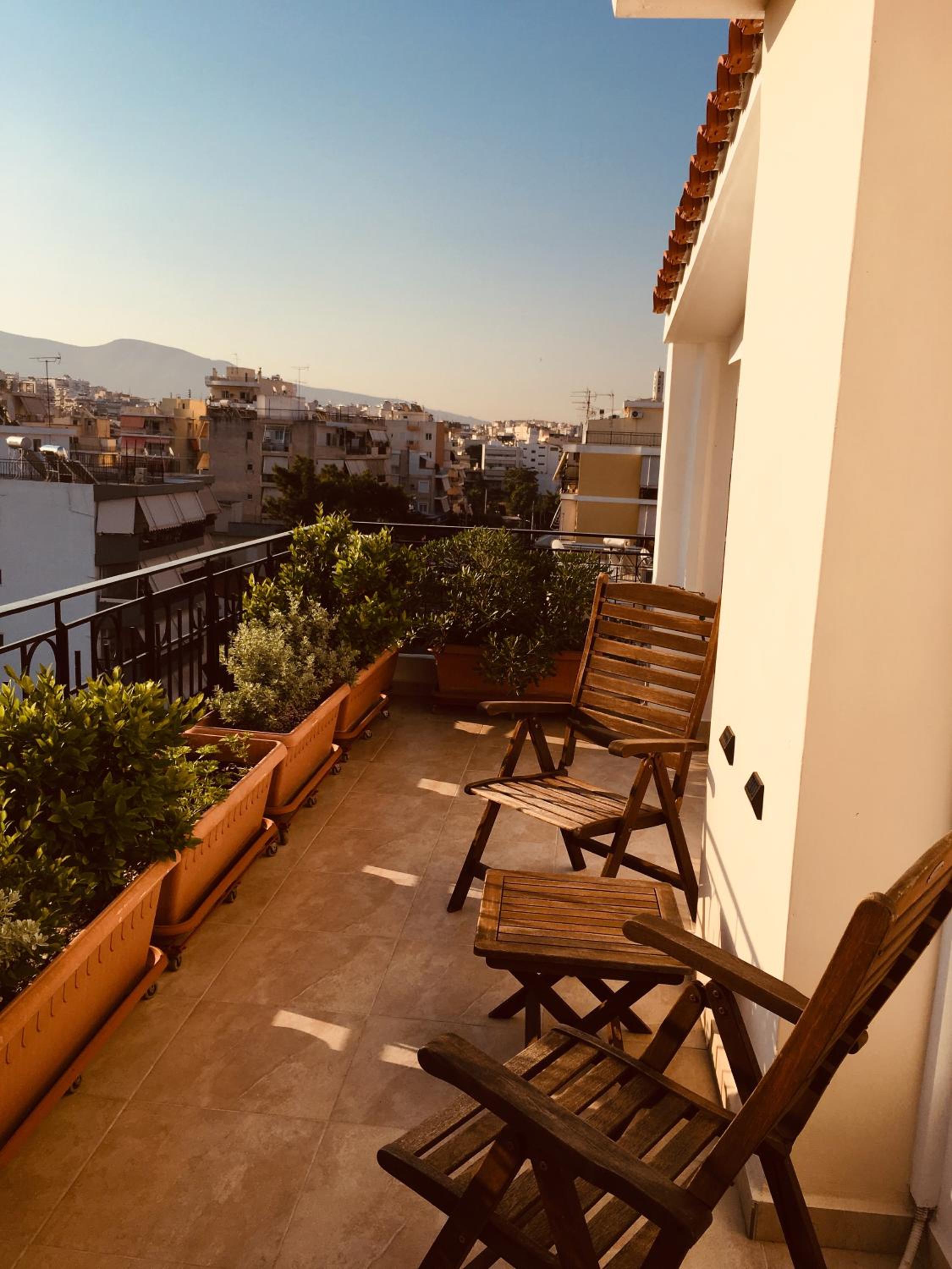 Sunny Elegant Studio