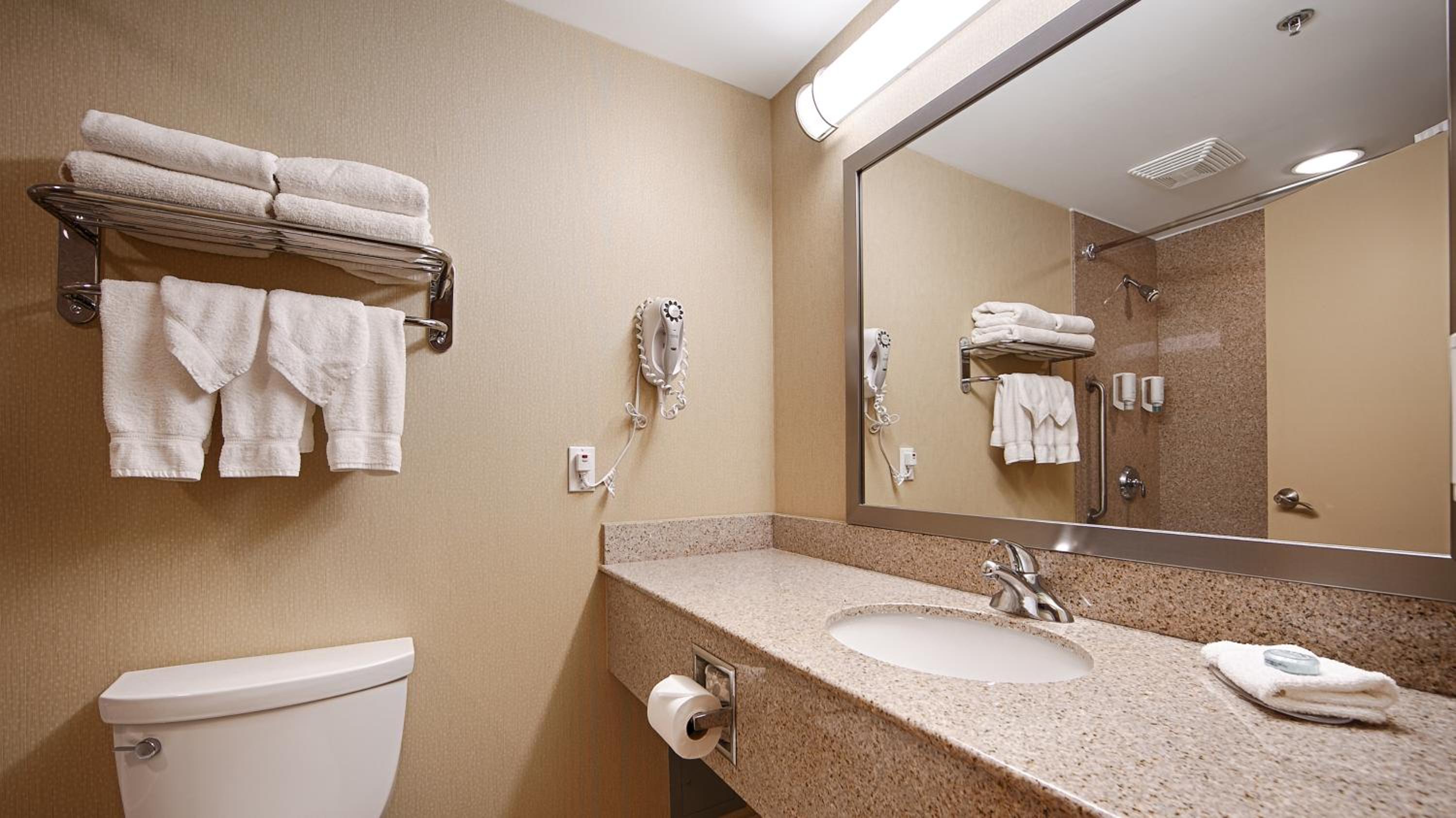 Barrie Vacations - Best Western Plus Barrie - Property Image 31