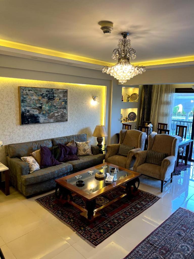 Lovely hotel apart in front Auc