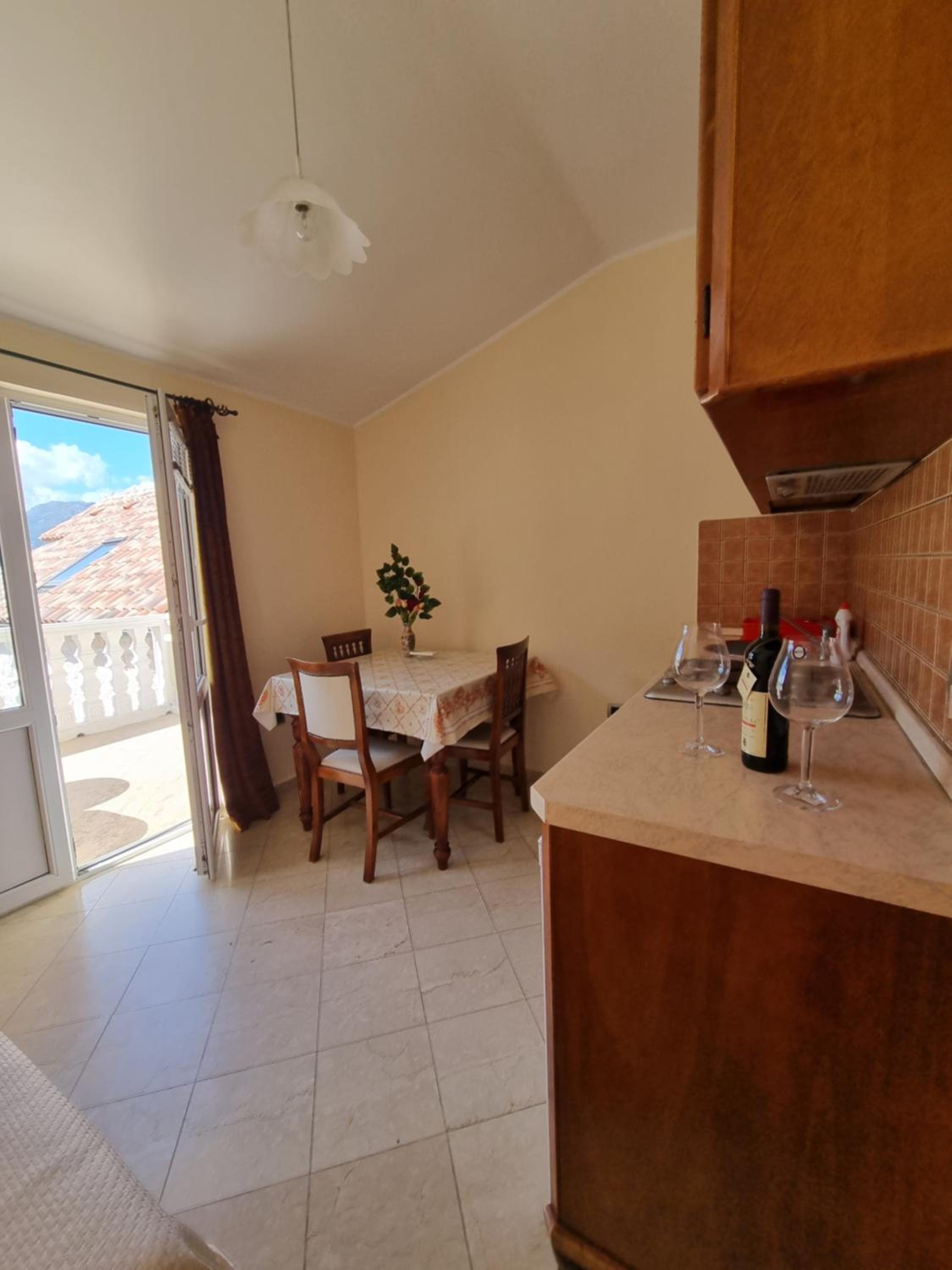 Lovely apartment Jovan 3,with a view of the bay and free Wi-Fi