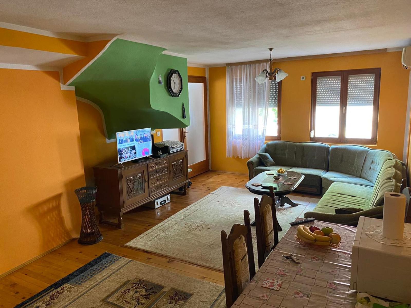 Apartment Cuni view 2