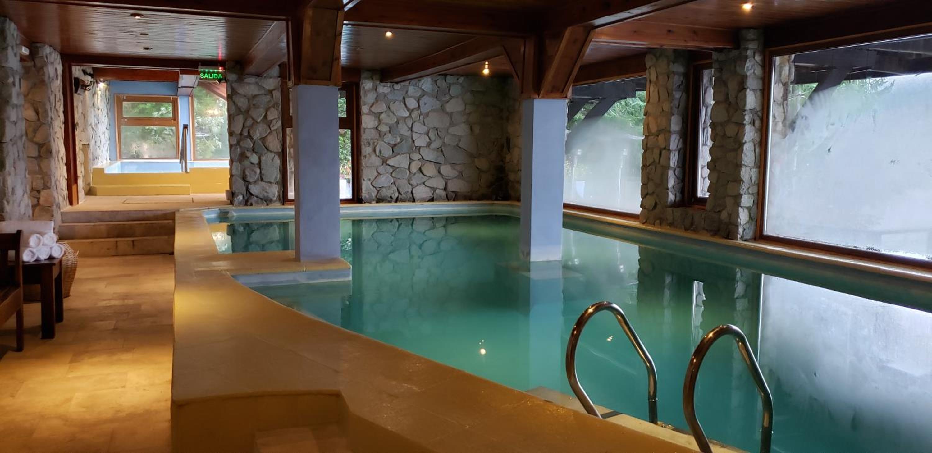 Dos Bahias Lake Resort