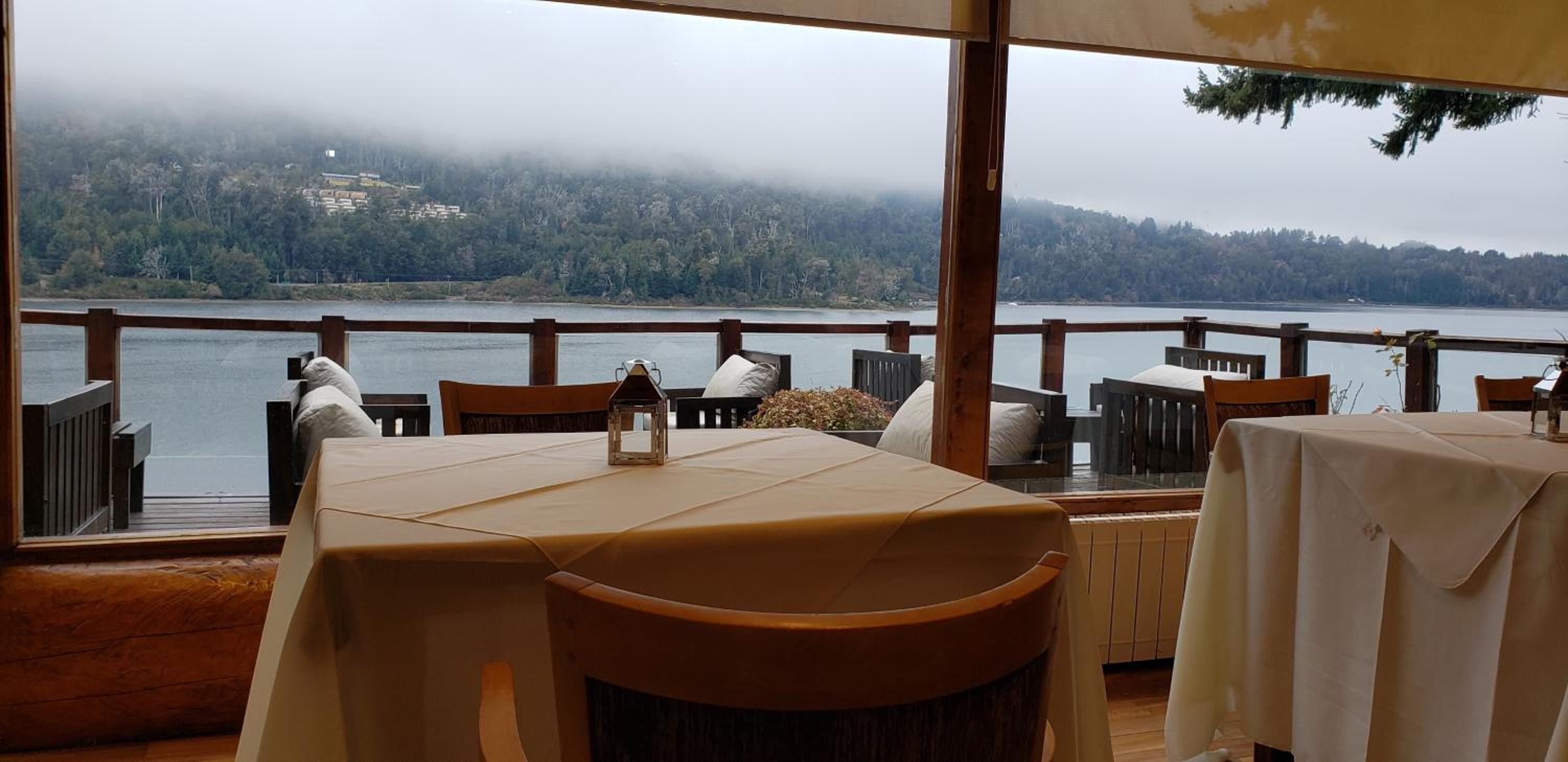 Dos Bahias Lake Resort