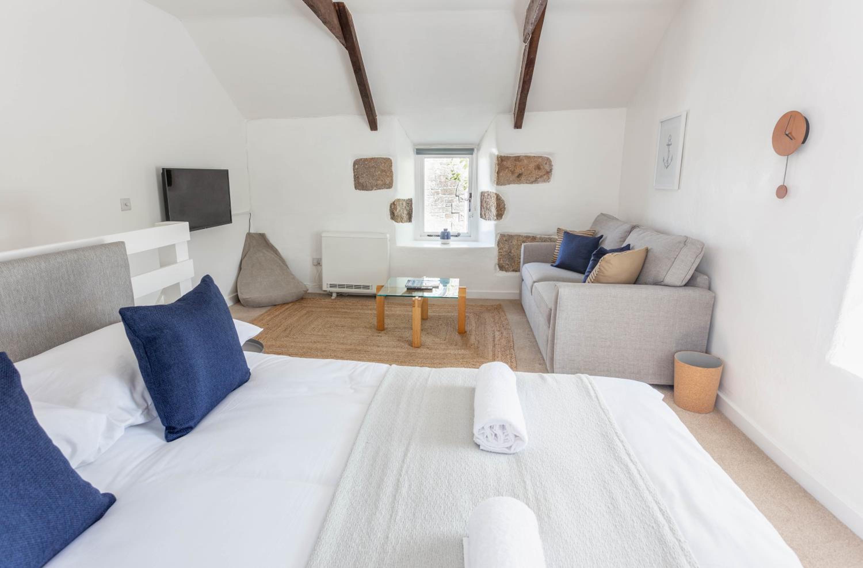 Cosy 1 bedroom Cottage - Great location & Parking view 3