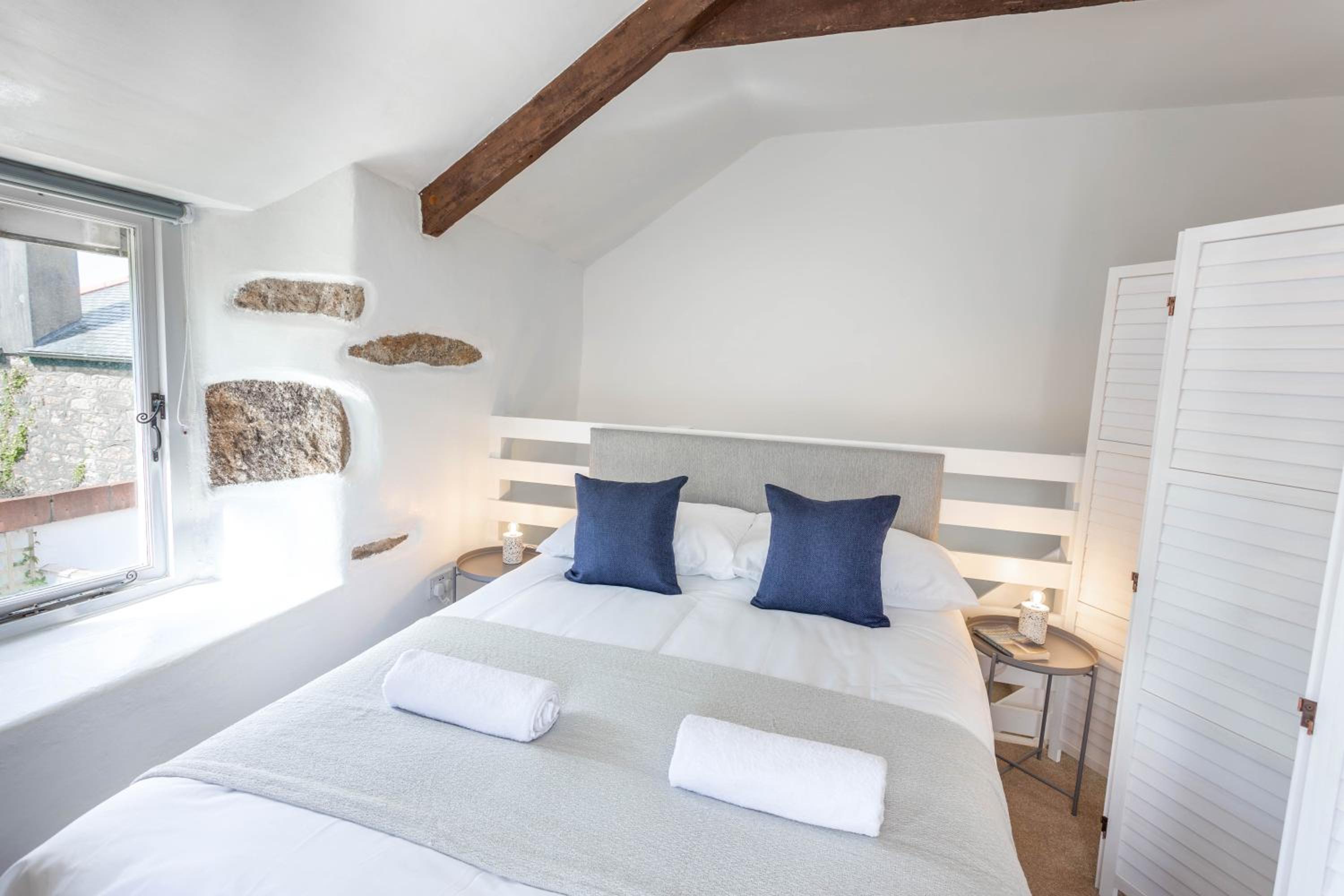 Cosy 1 bedroom Cottage - Great location & Parking view 2