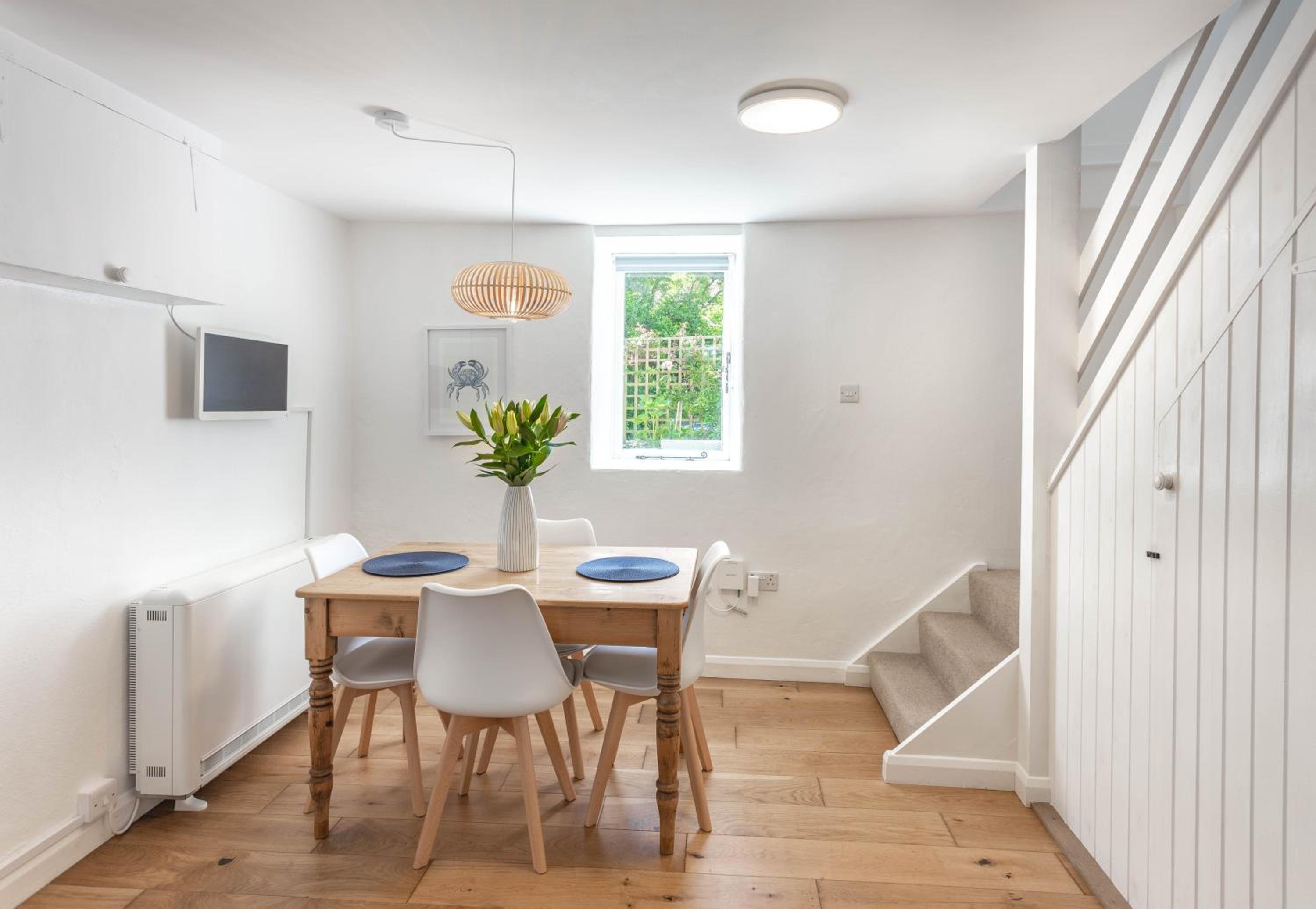 Cosy 1 bedroom Cottage - Great location & Parking view 5