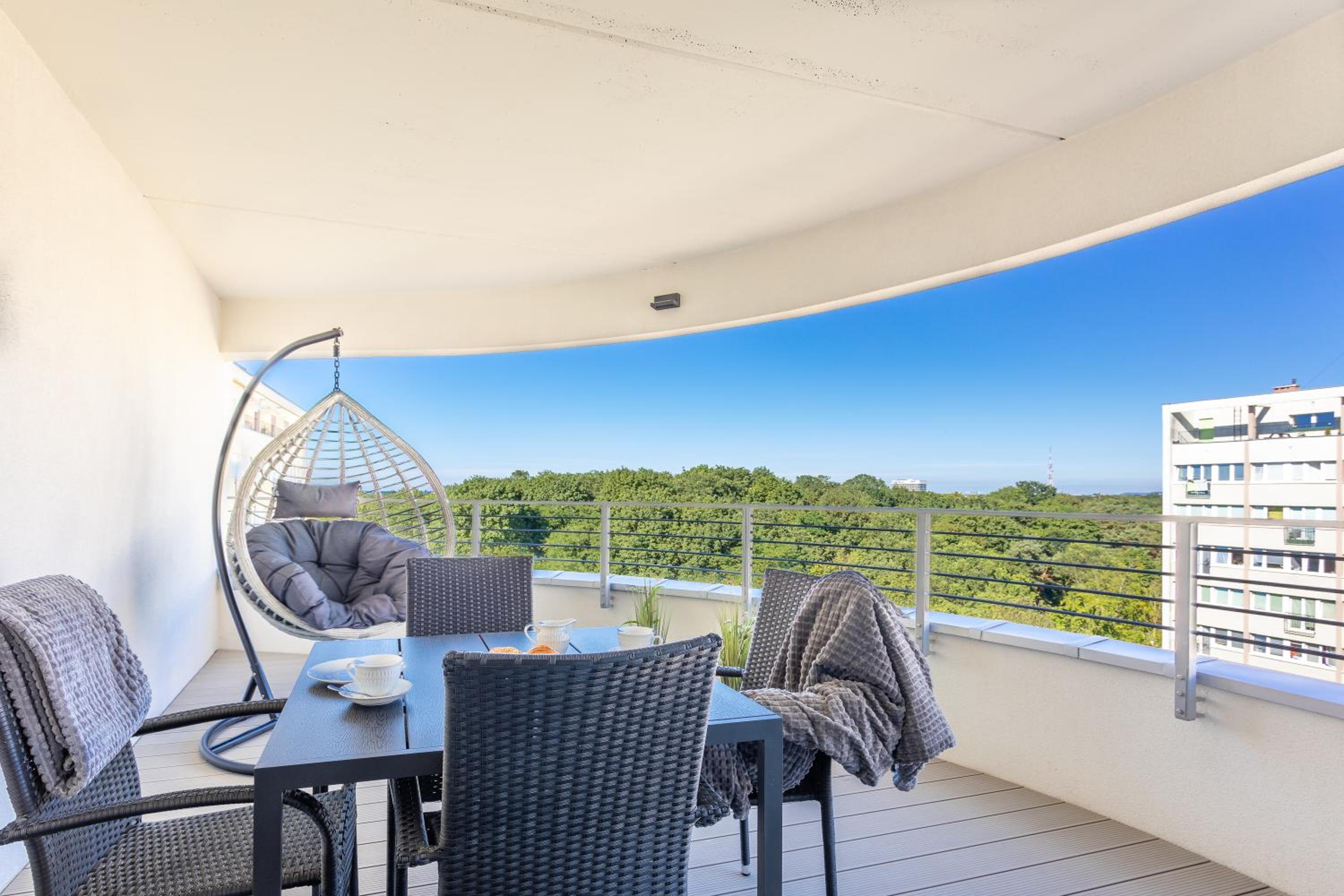 Ambria Apartments Sun Towers