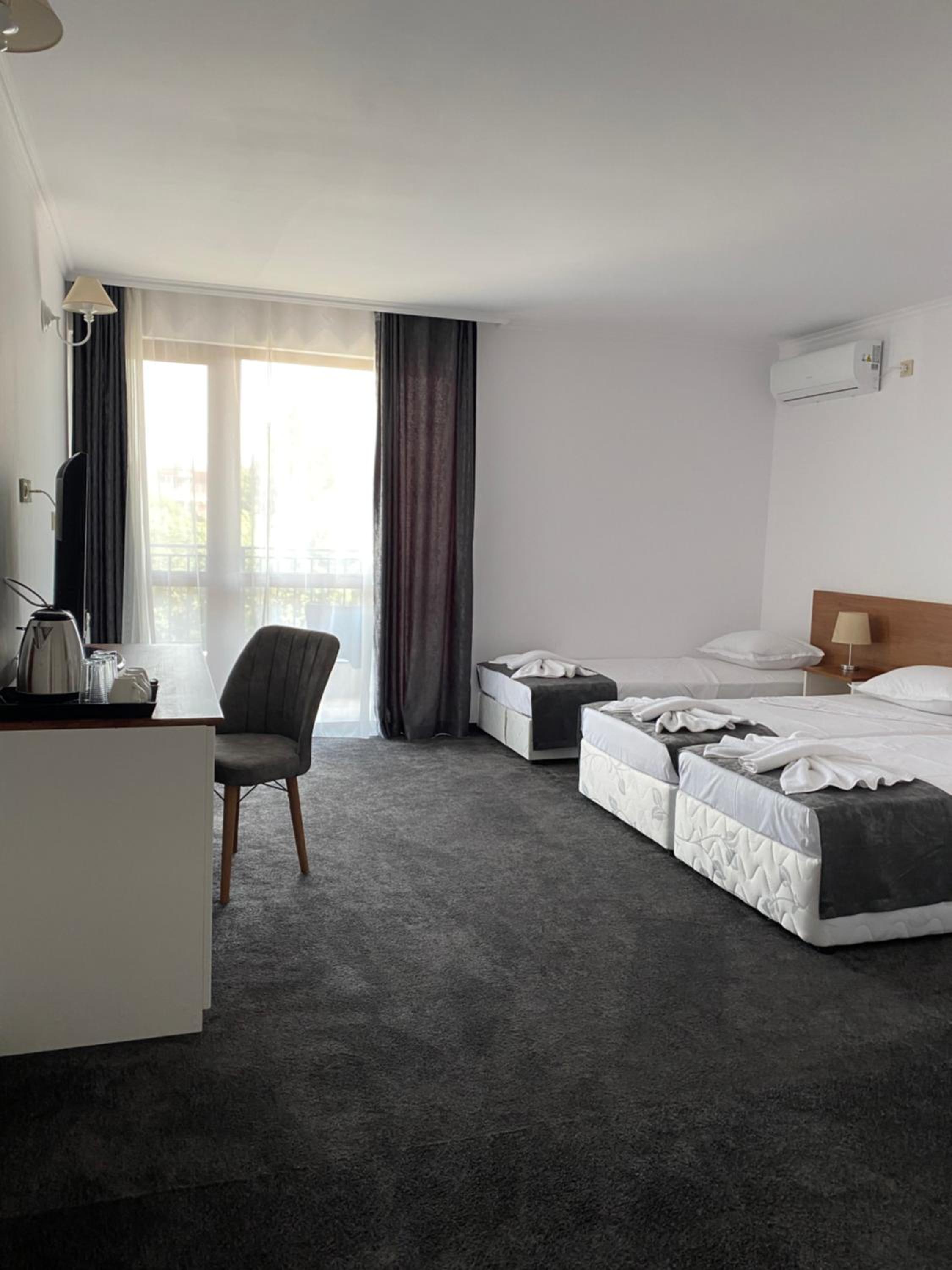 Villa Aqua Family Hotel