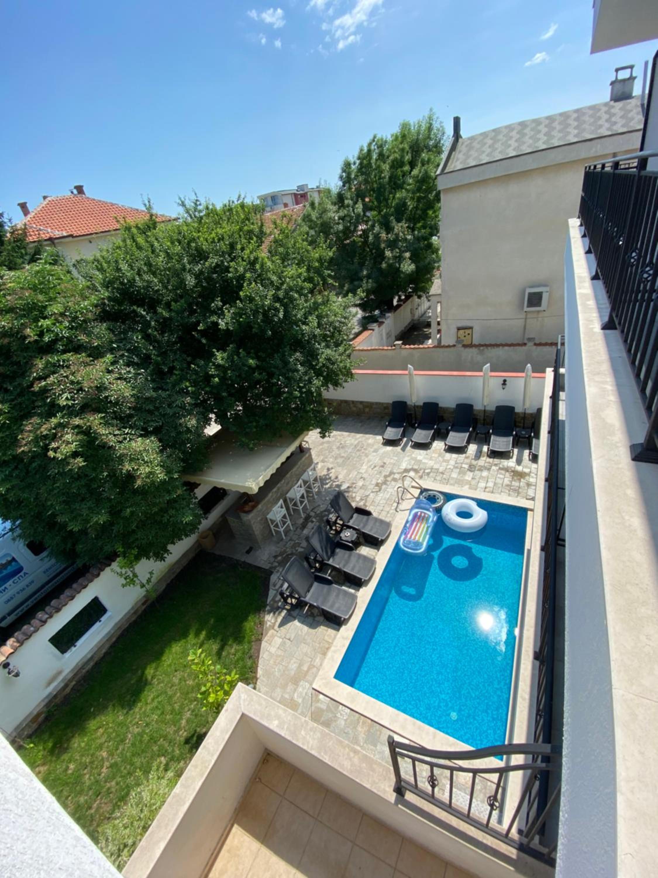 Villa Aqua Family Hotel